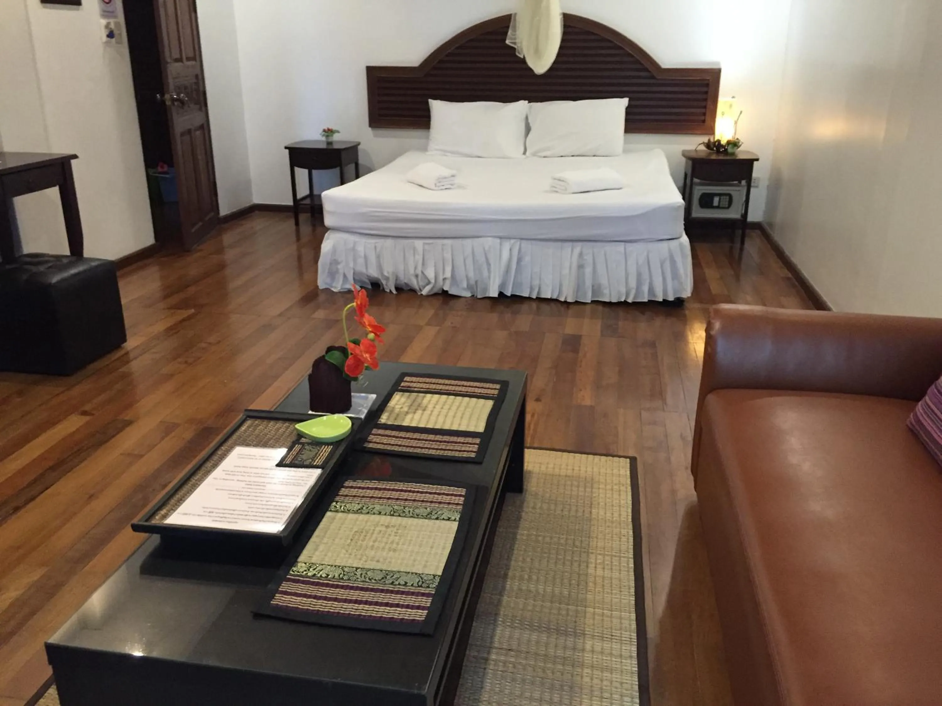 Photo of the whole room, Bed in Nawaporn Place