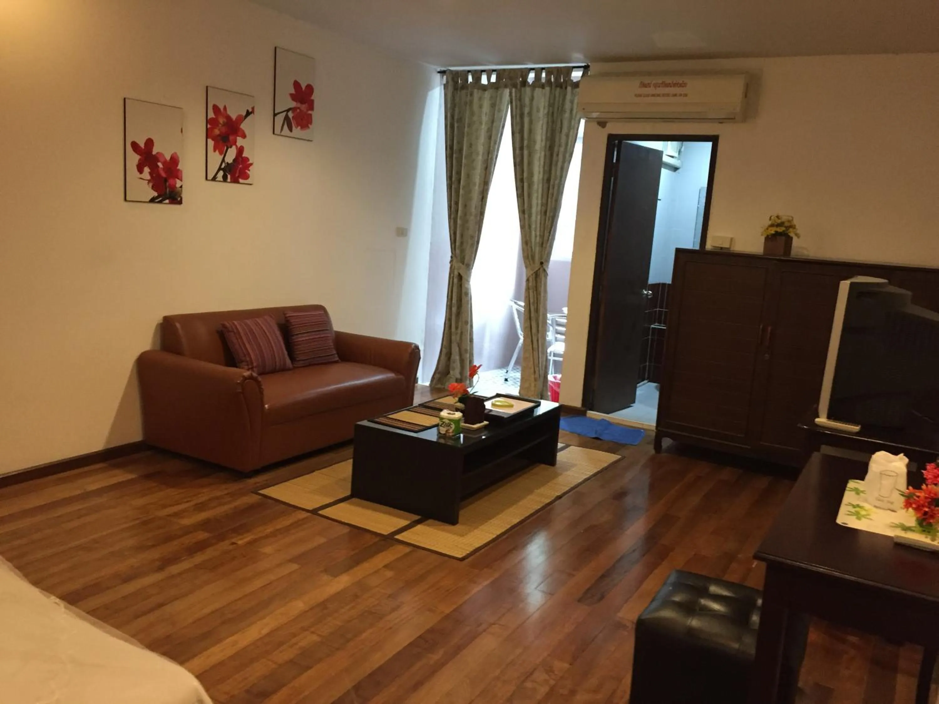 Day, Bed in Nawaporn Place