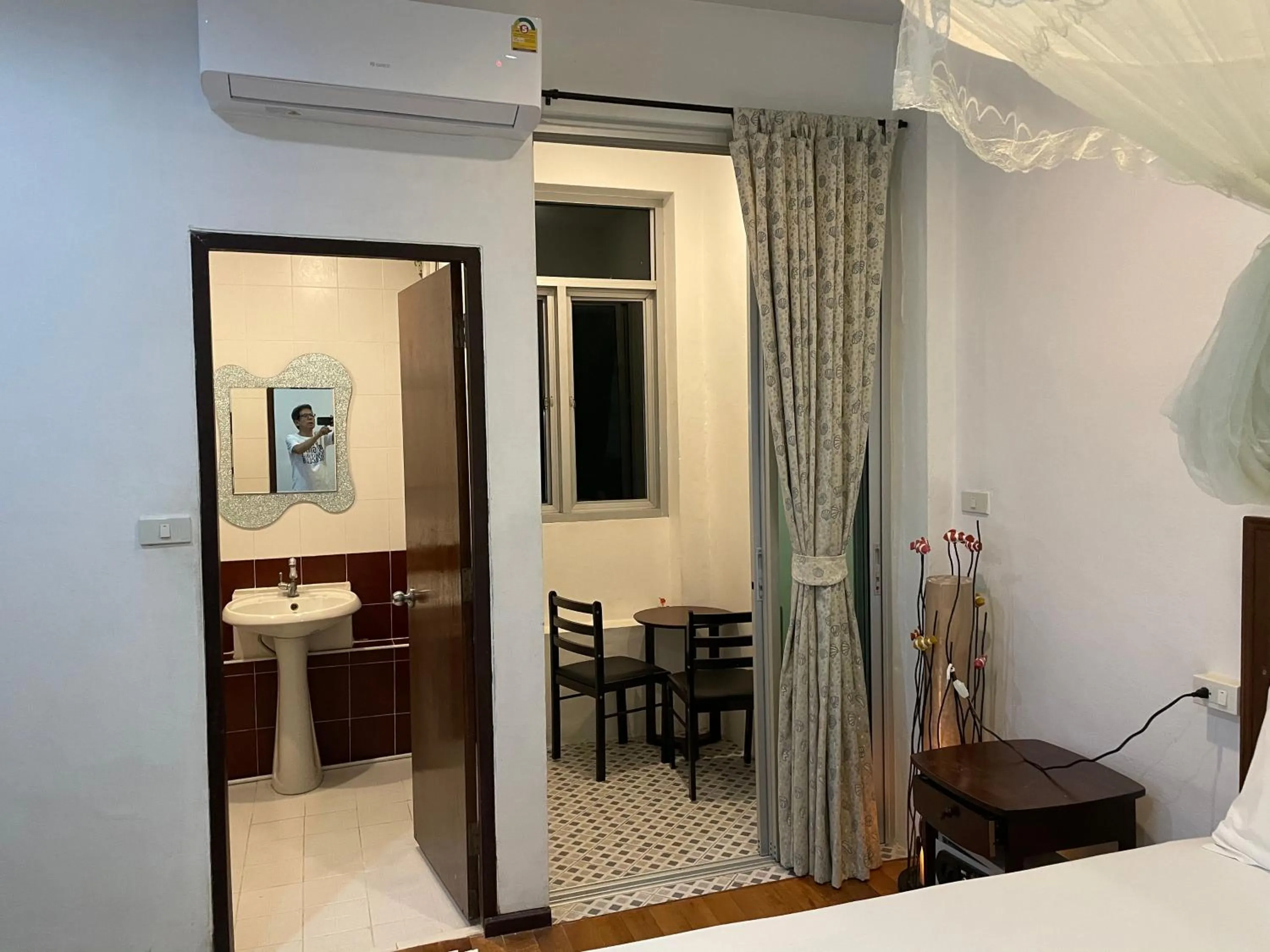 Photo of the whole room, Bed in Nawaporn Place