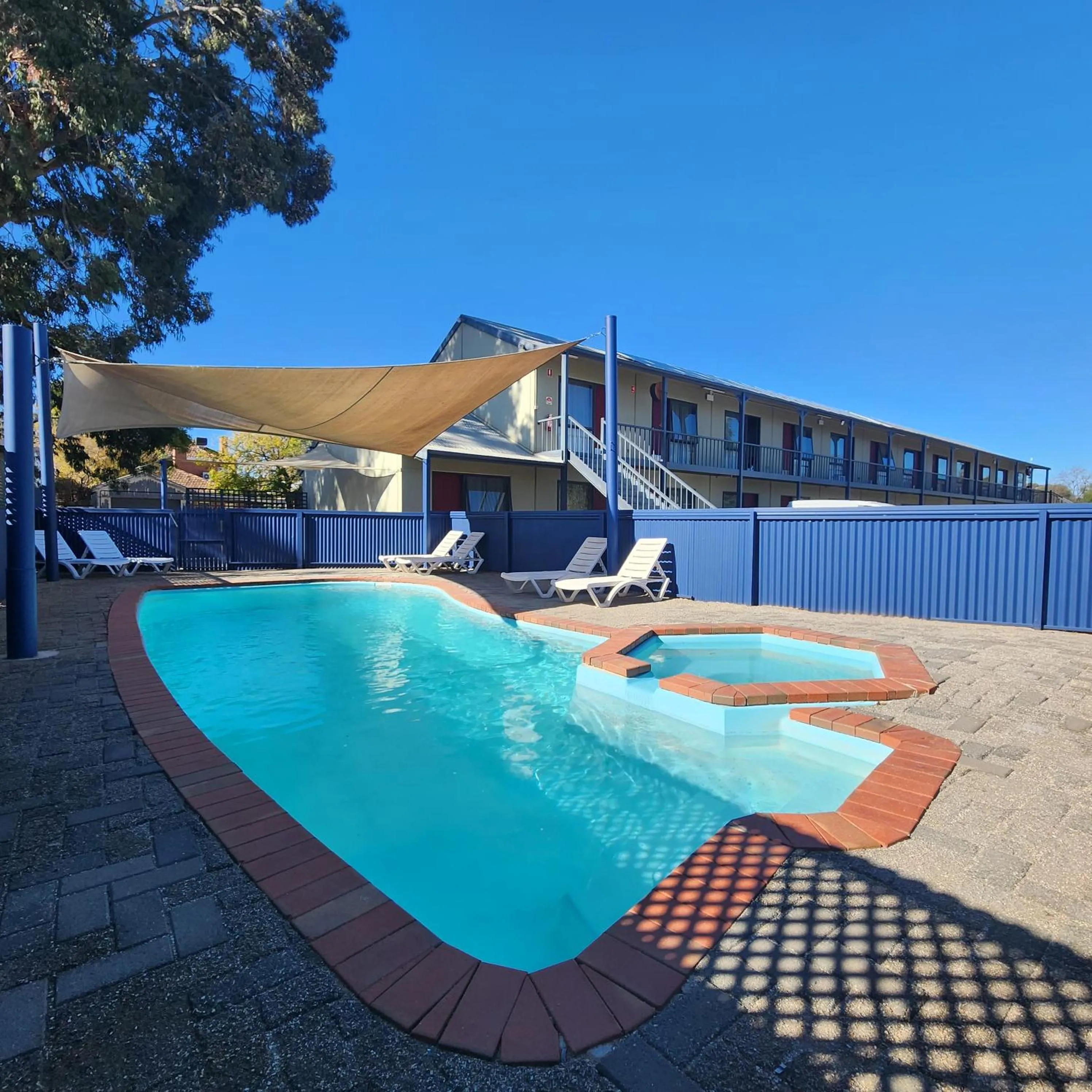 Property building in Wentworth Central Motor Inn