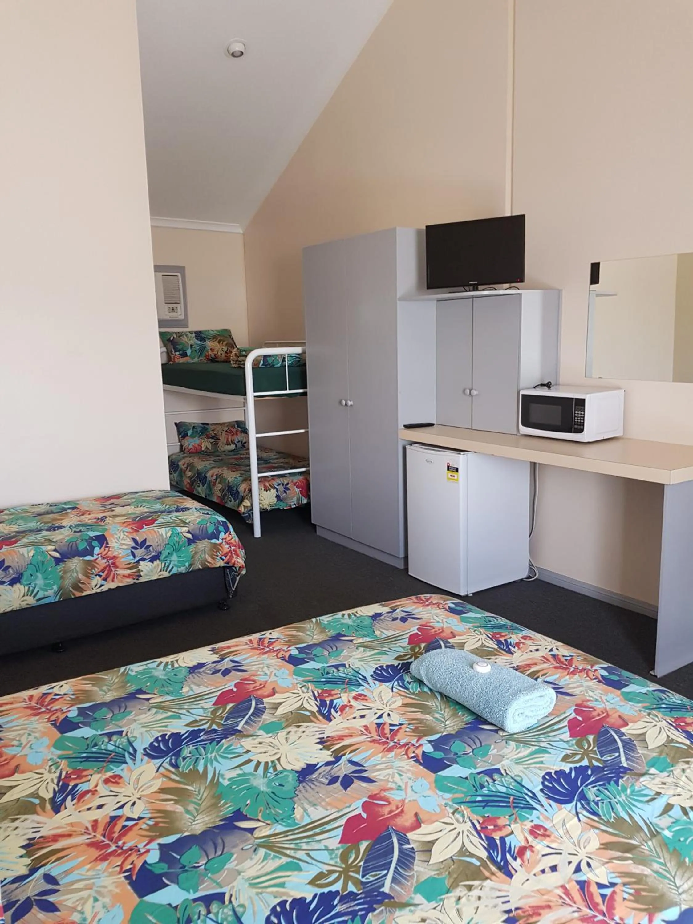 bunk bed in Wentworth Central Motor Inn