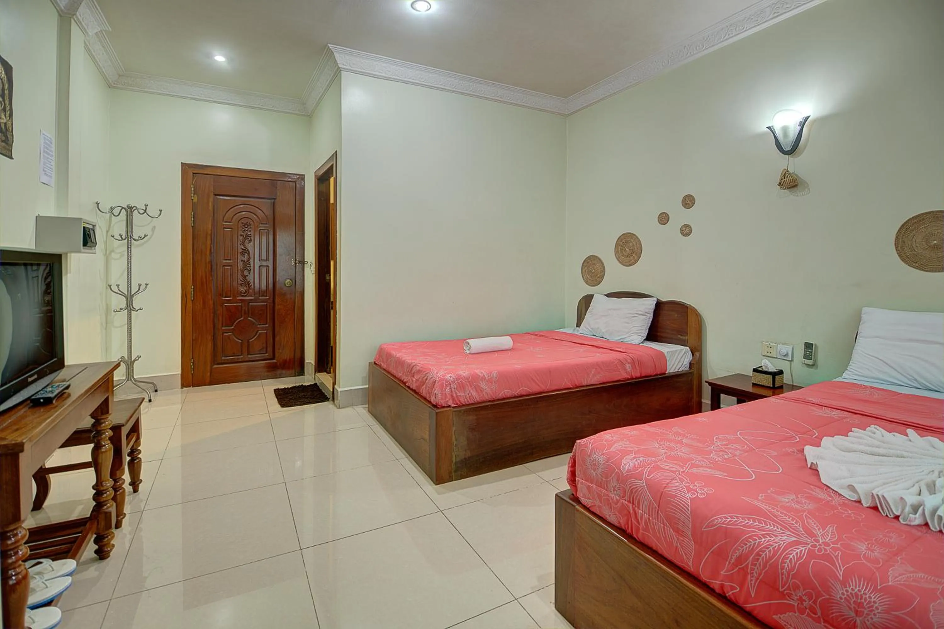 Photo of the whole room, Bed in DV Angkor Villa