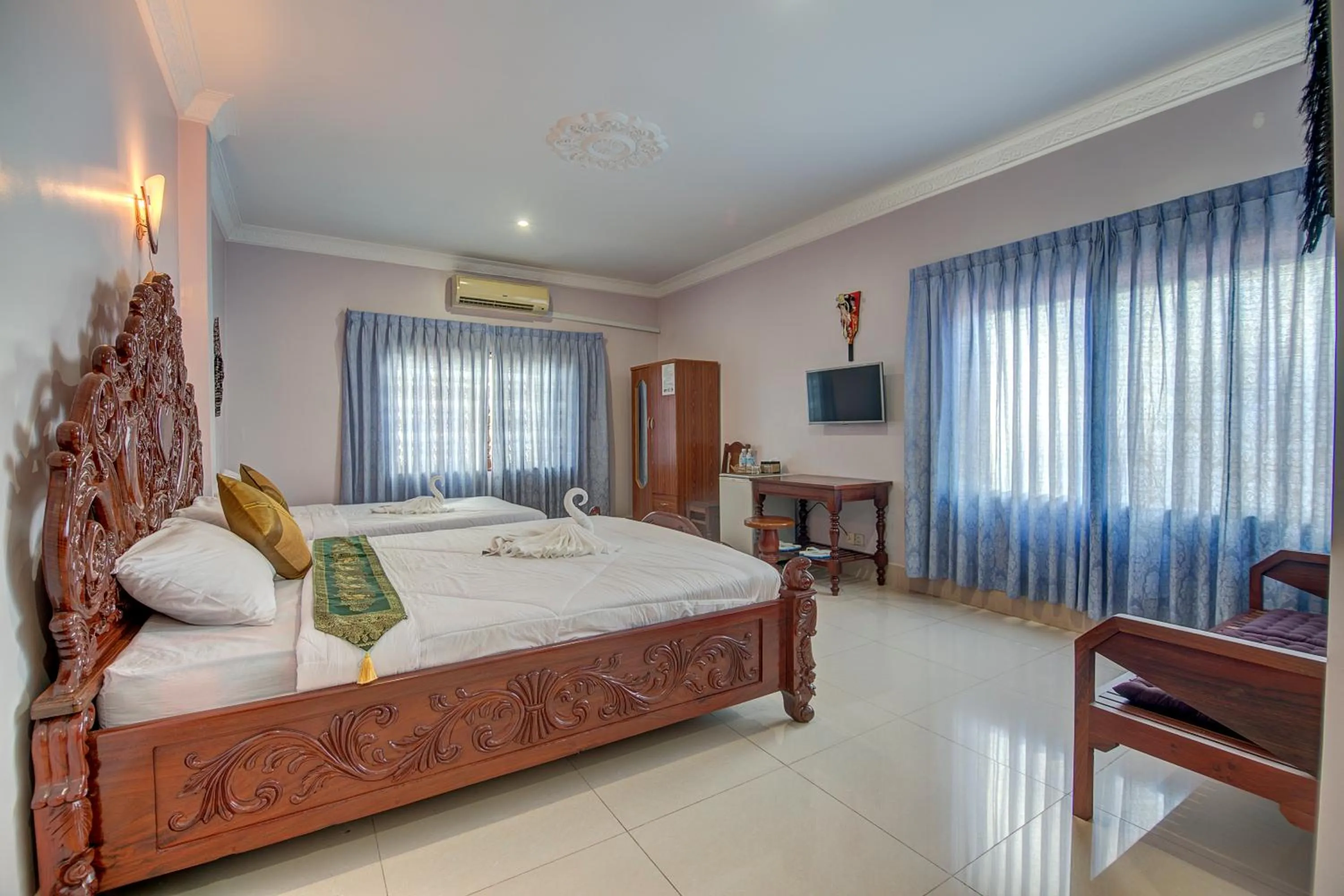 Photo of the whole room, Bed in DV Angkor Villa