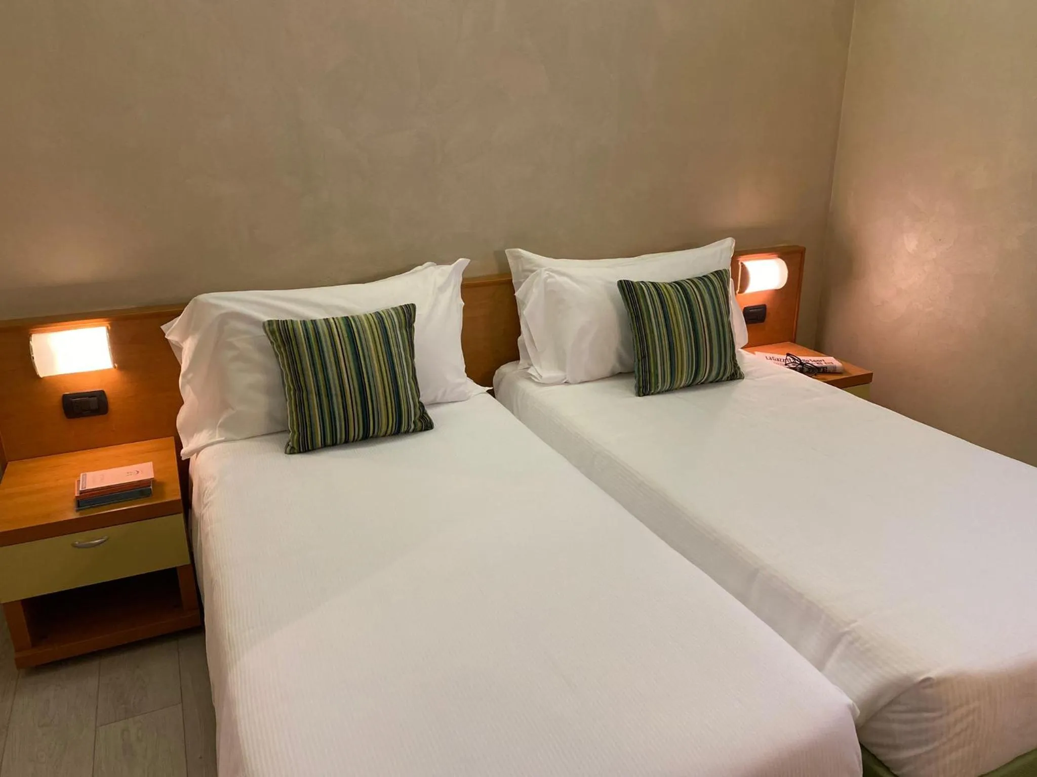 Bedroom, Bed in Hotel Embassy