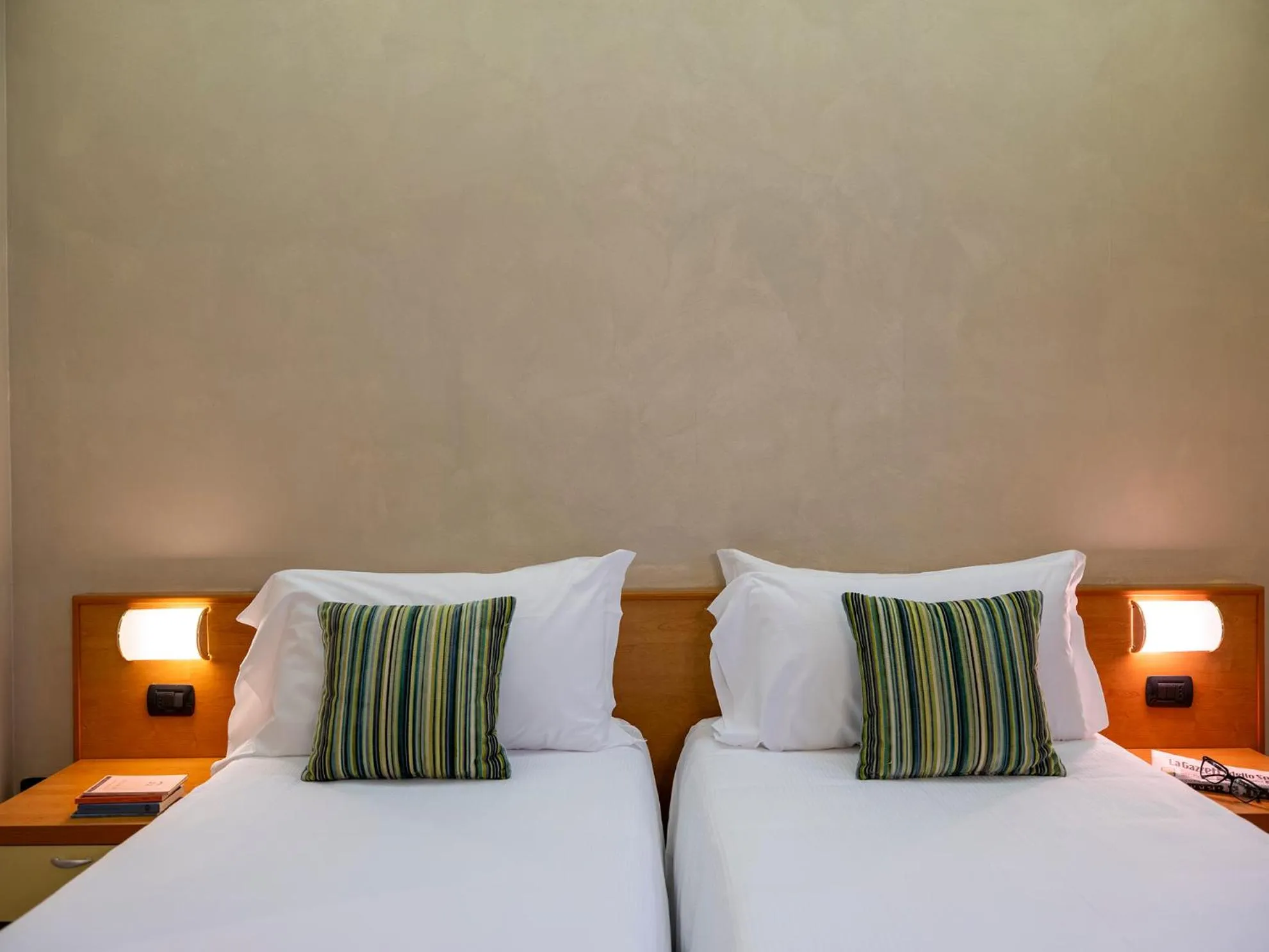 Bedroom, Bed in Hotel Embassy