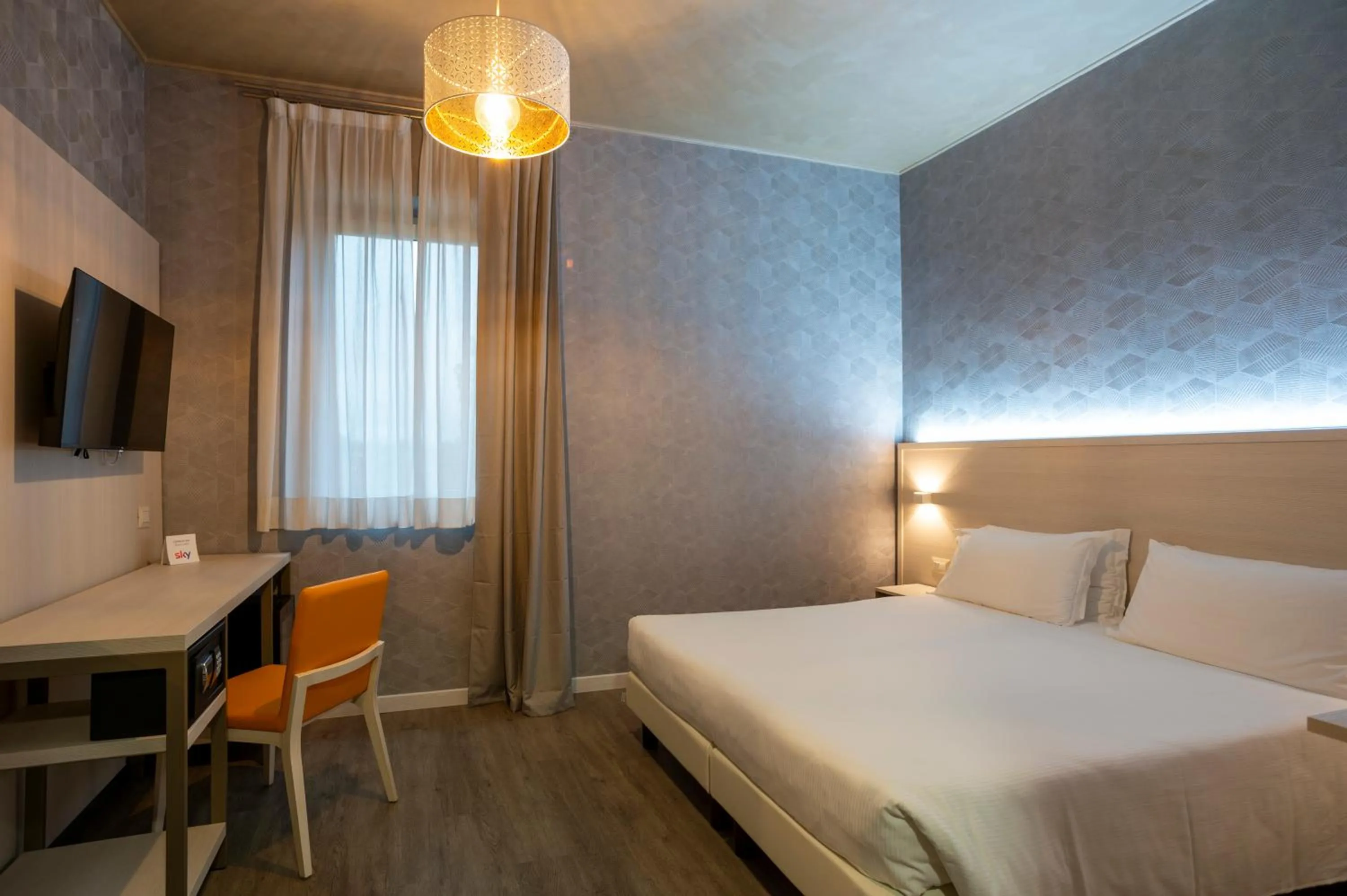 Photo of the whole room, Bed in Hotel Embassy