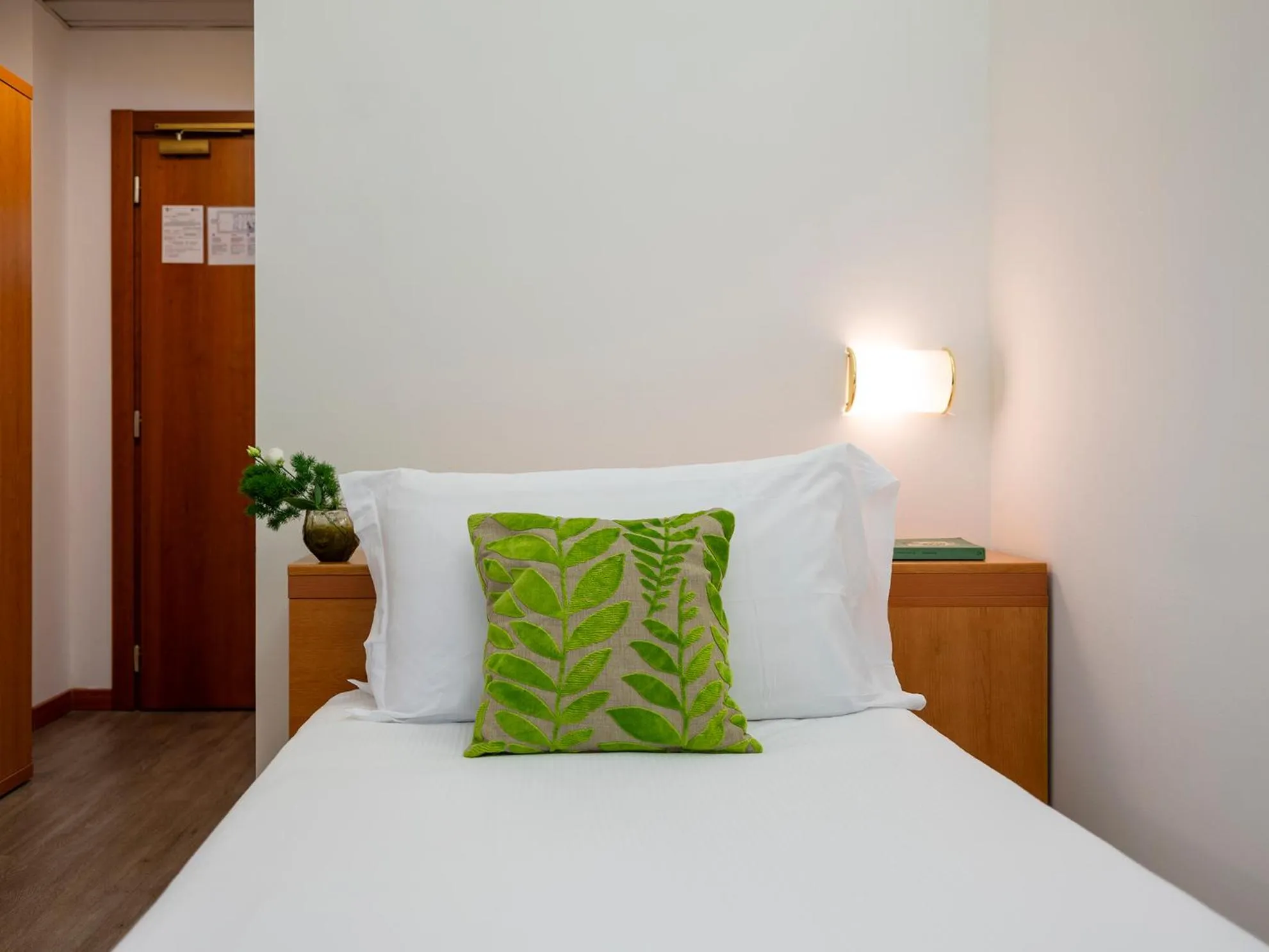 Bedroom, Bed in Hotel Embassy