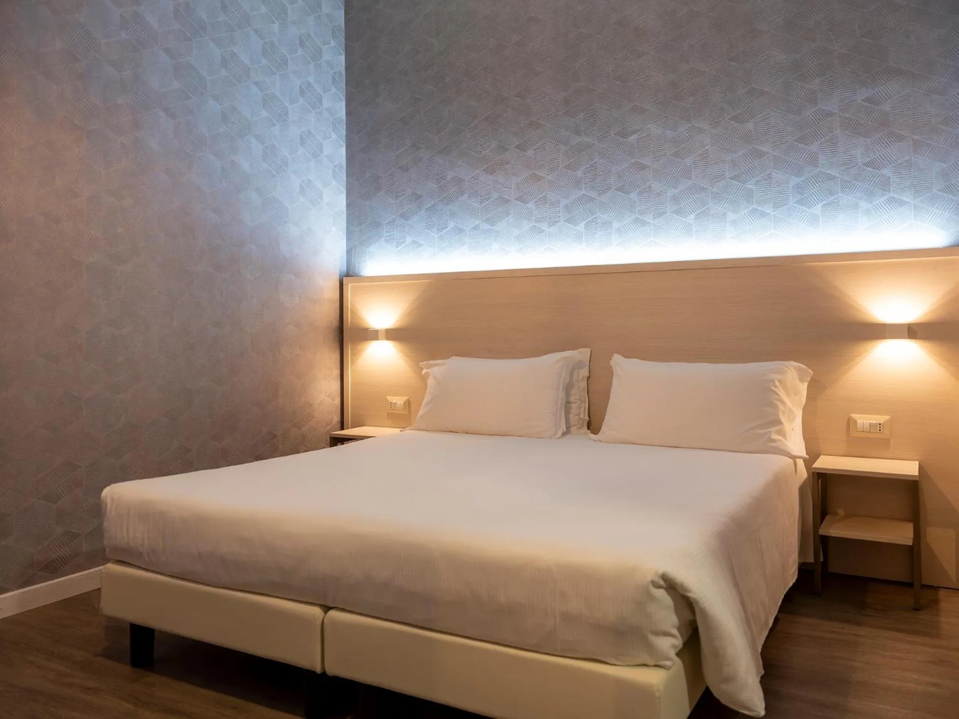 Bedroom, Bed in Hotel Embassy