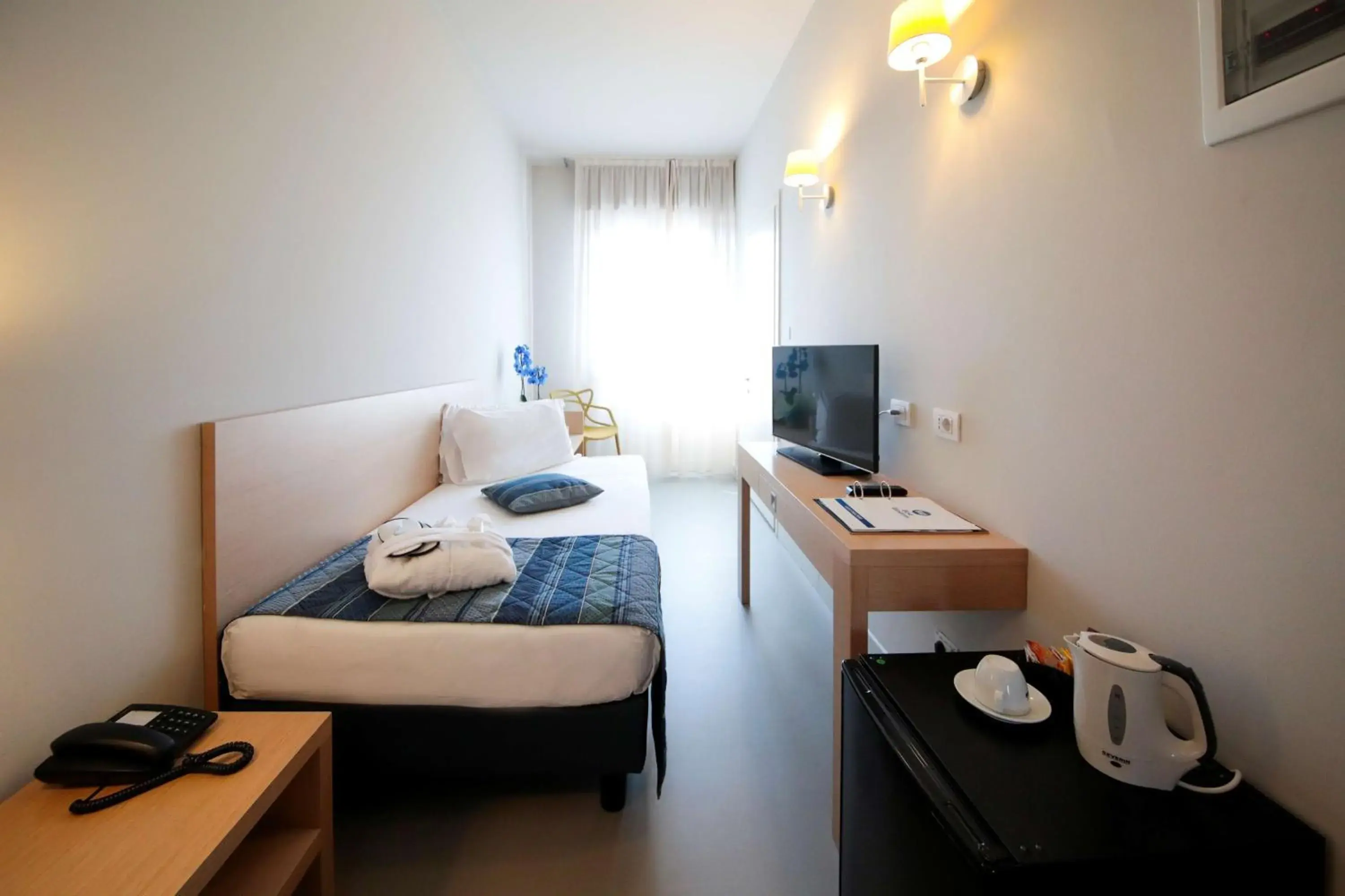 TV and multimedia, Bed in Best Western Hotel Cristallo Mantova TV and multimedia, Bed in Best Western Hotel Cristallo Mantova