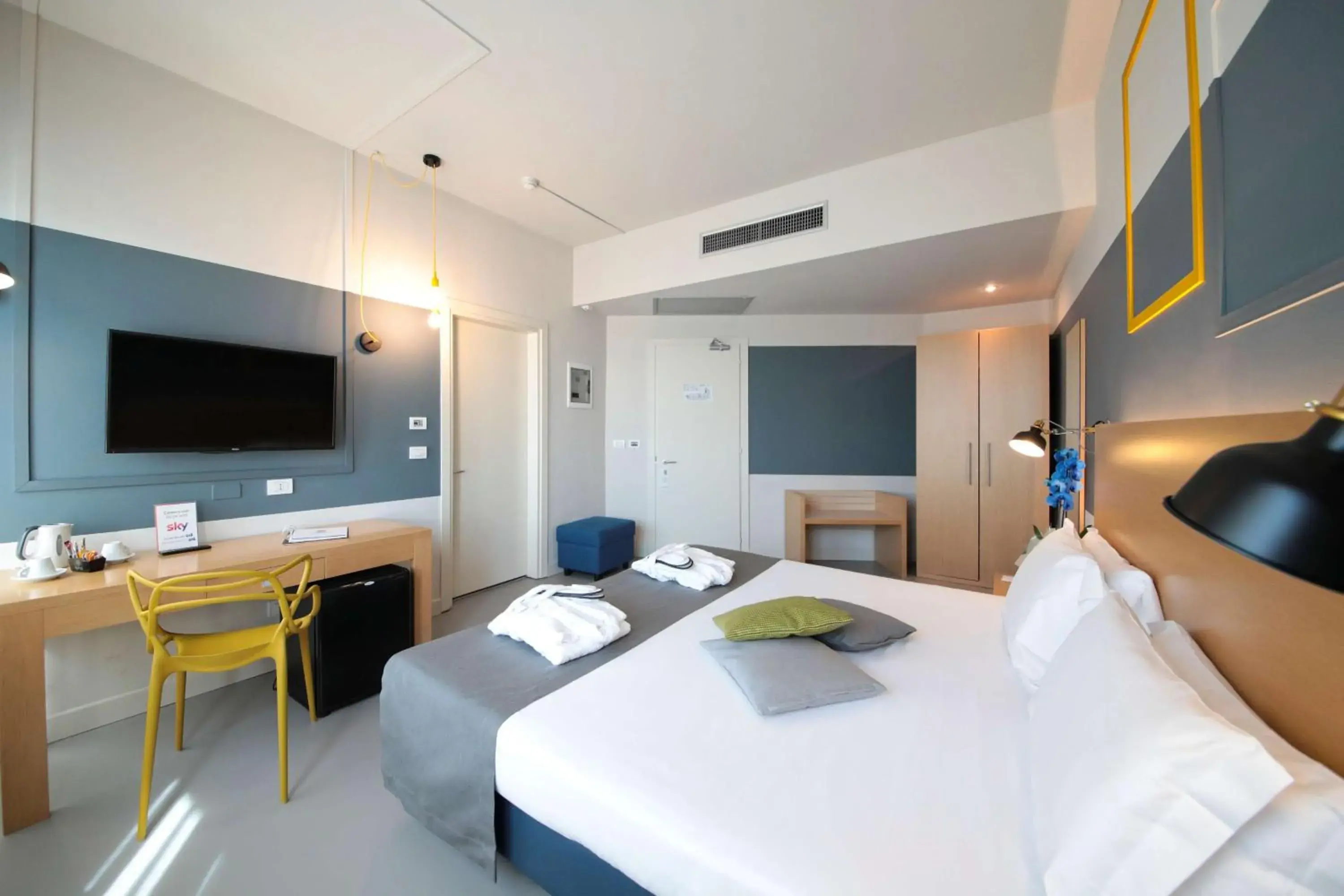 Photo of the whole room, Bed in Best Western Hotel Cristallo Mantova Photo of the whole room, Bed in Best Western Hotel Cristallo Mantova