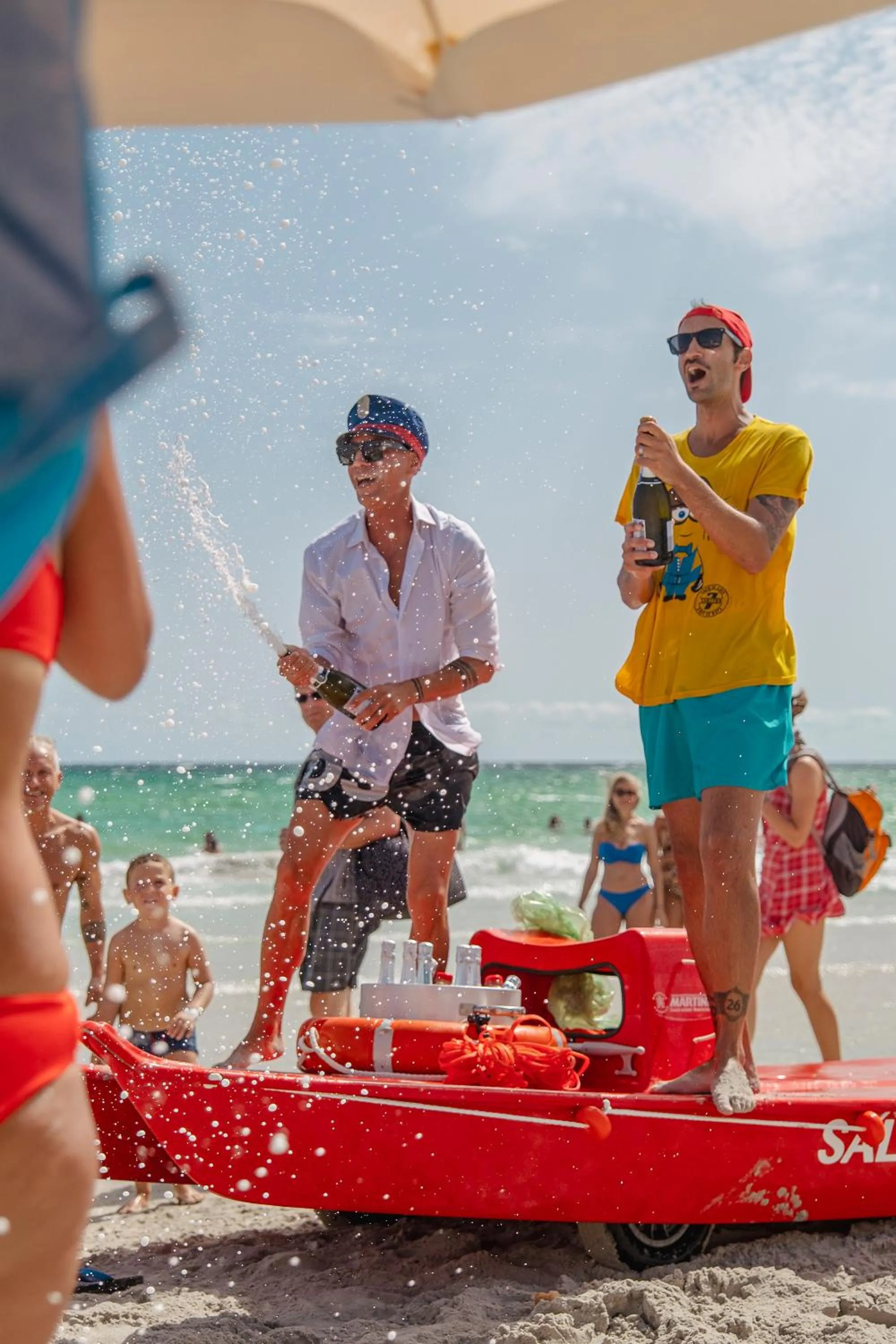 People in Amareclub Le Rose