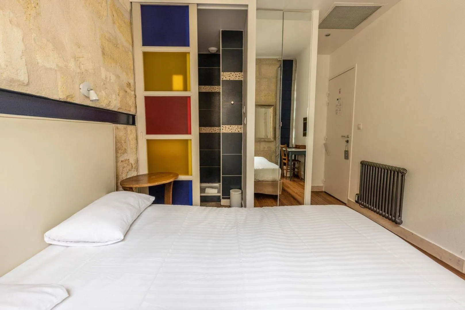 Bed in Hôtel La Tour Intendance