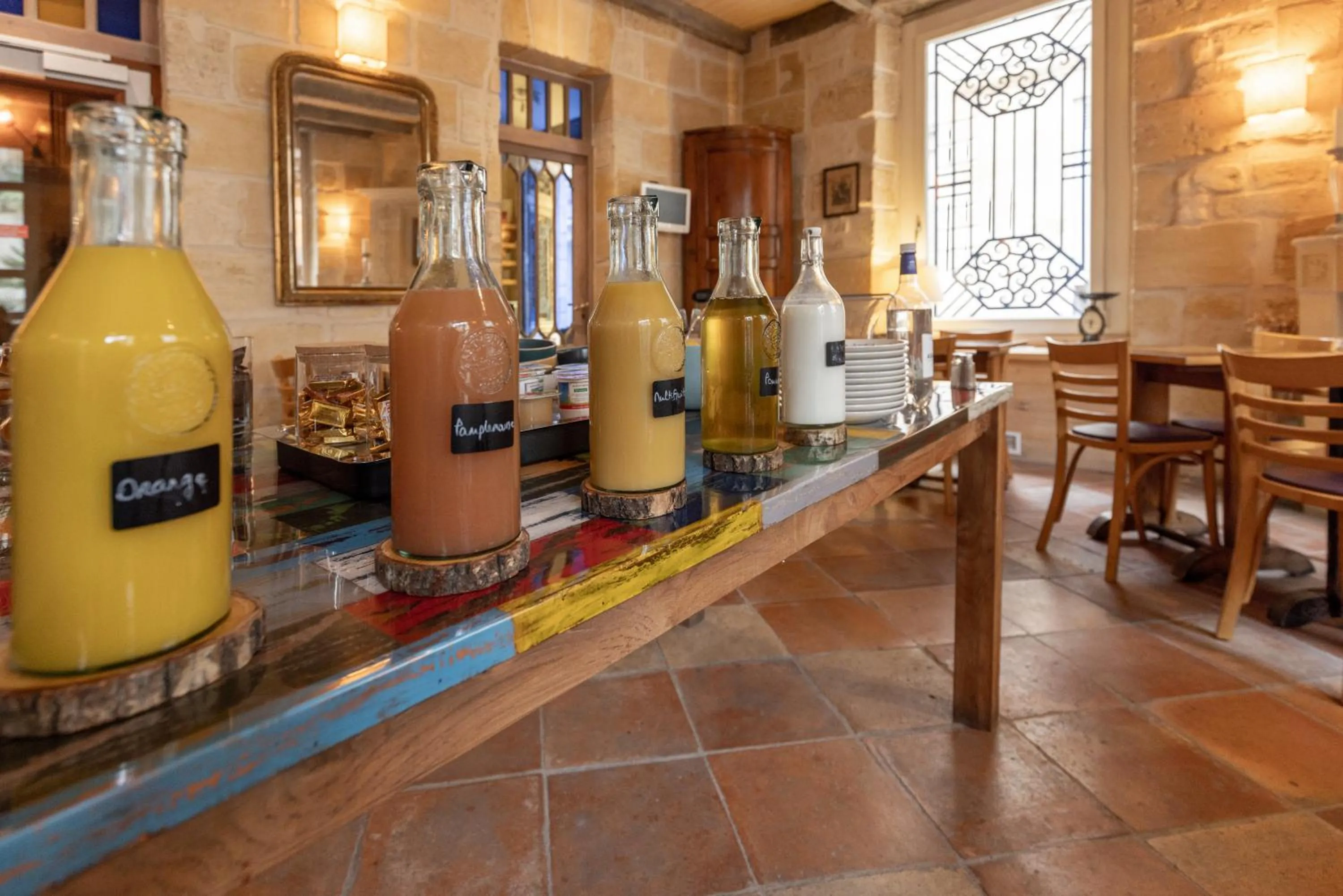 Food and drinks in Hôtel La Tour Intendance