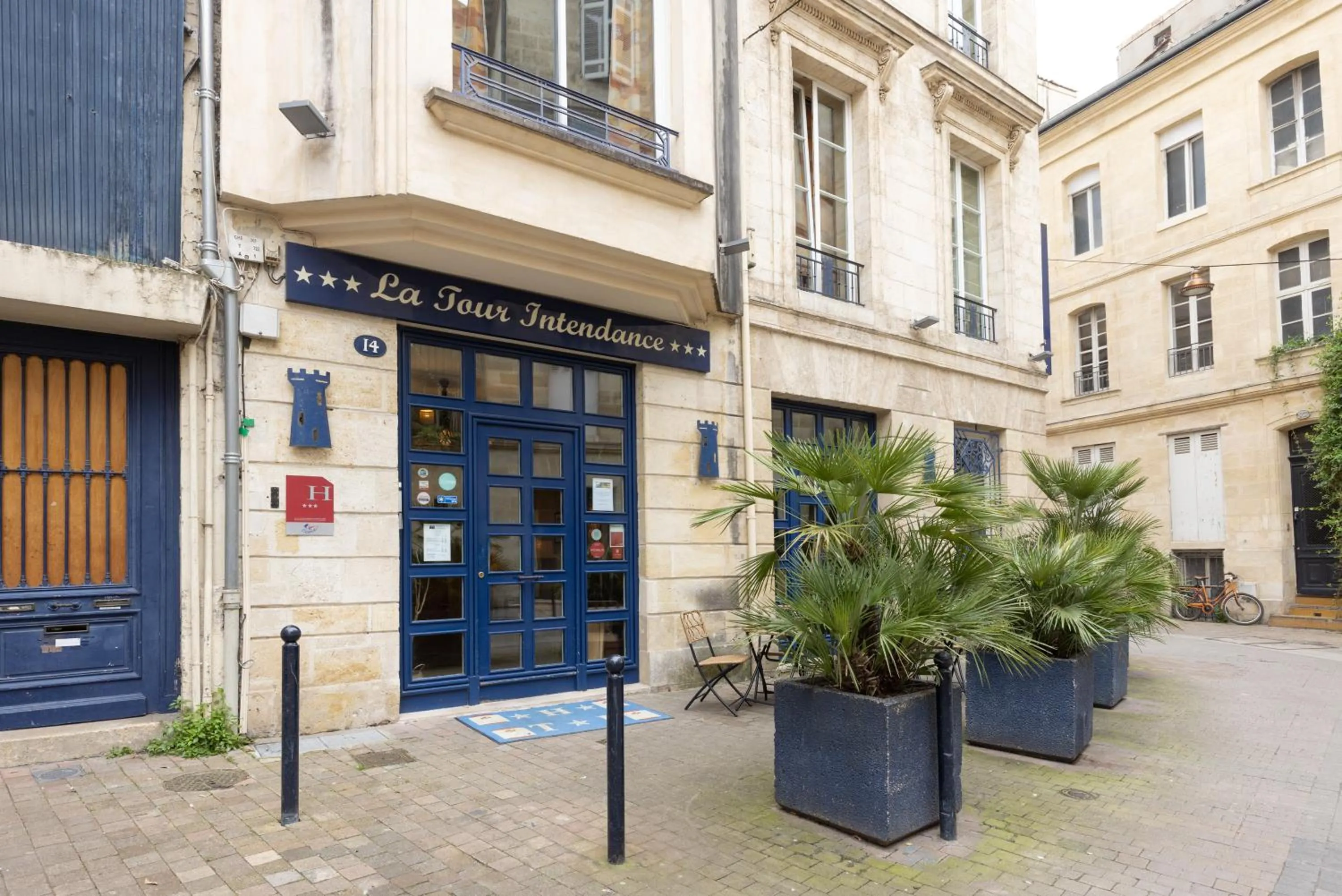 Property building in Hôtel La Tour Intendance