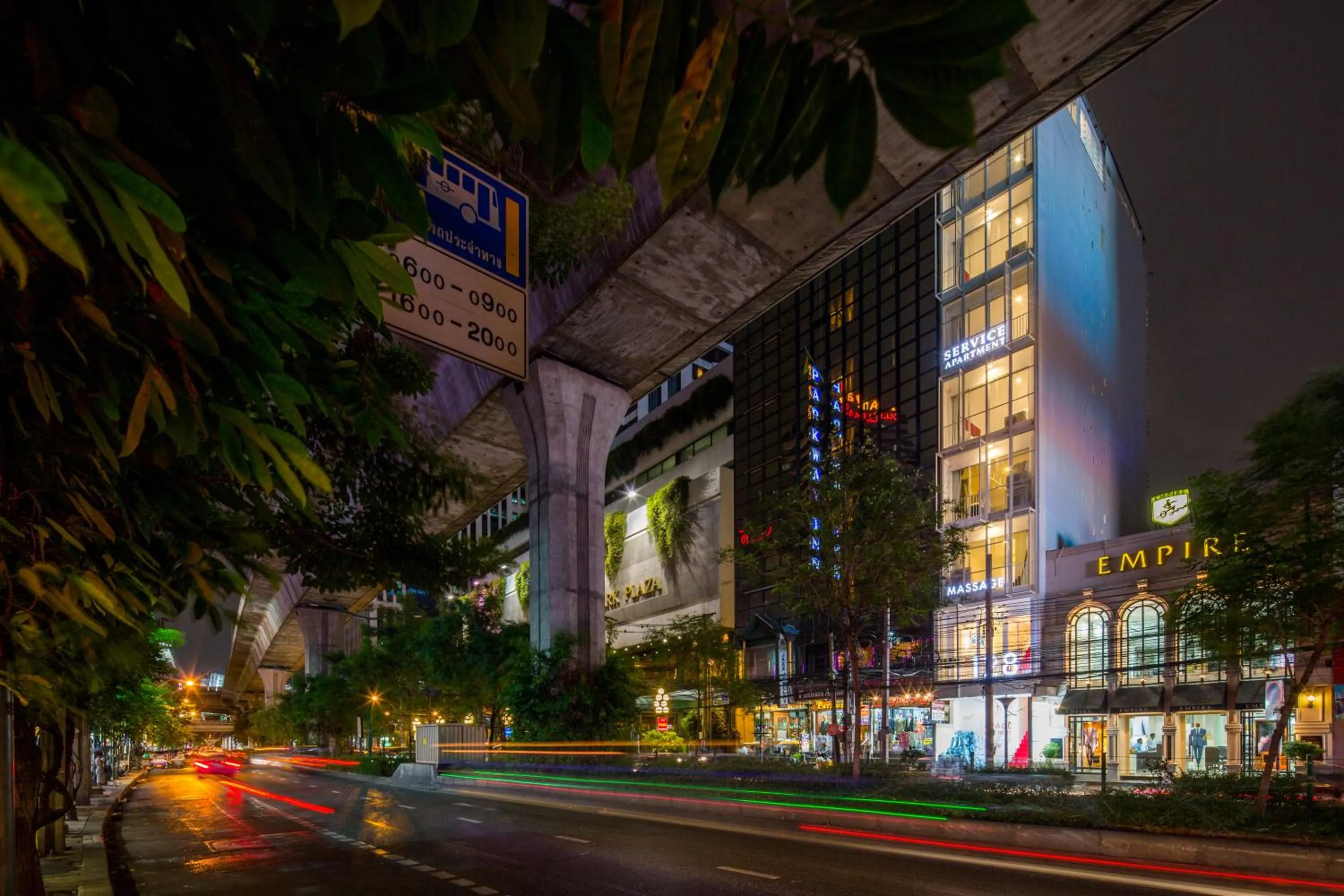 Facade/entrance in 128 room and massage