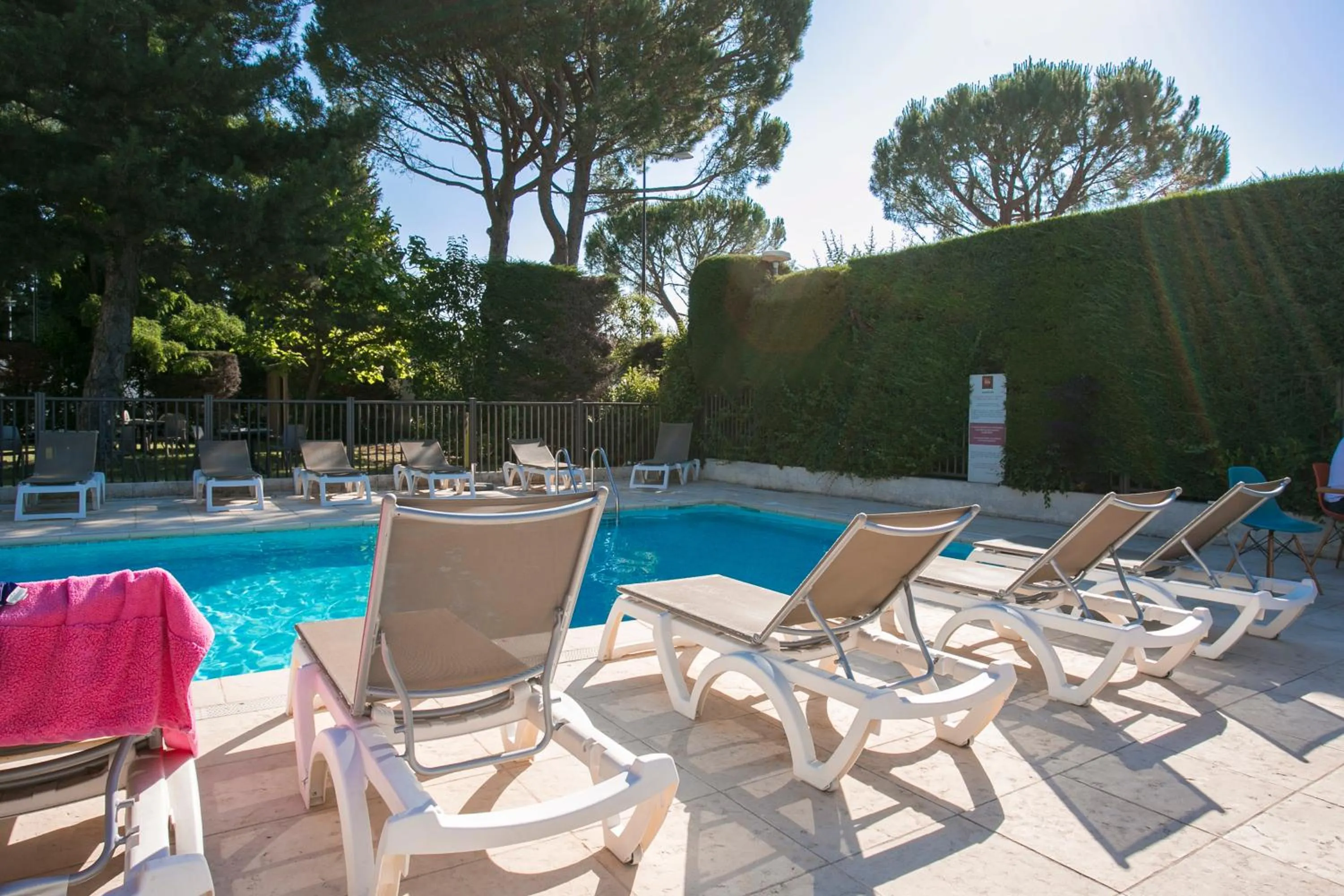 Swimming pool in ibis Avignon Sud