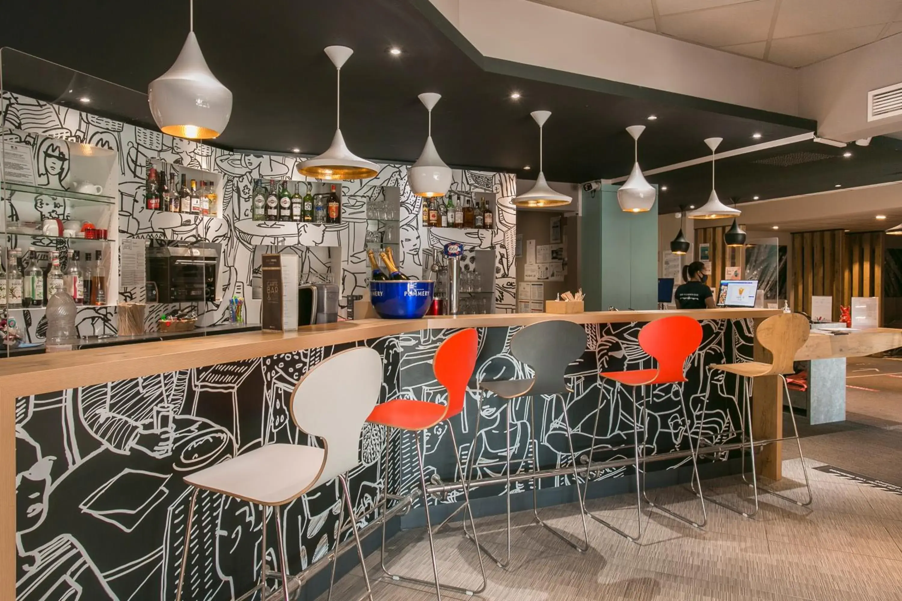 Lounge or bar in ibis Avignon Sud Lounge or bar in ibis Avignon Sud