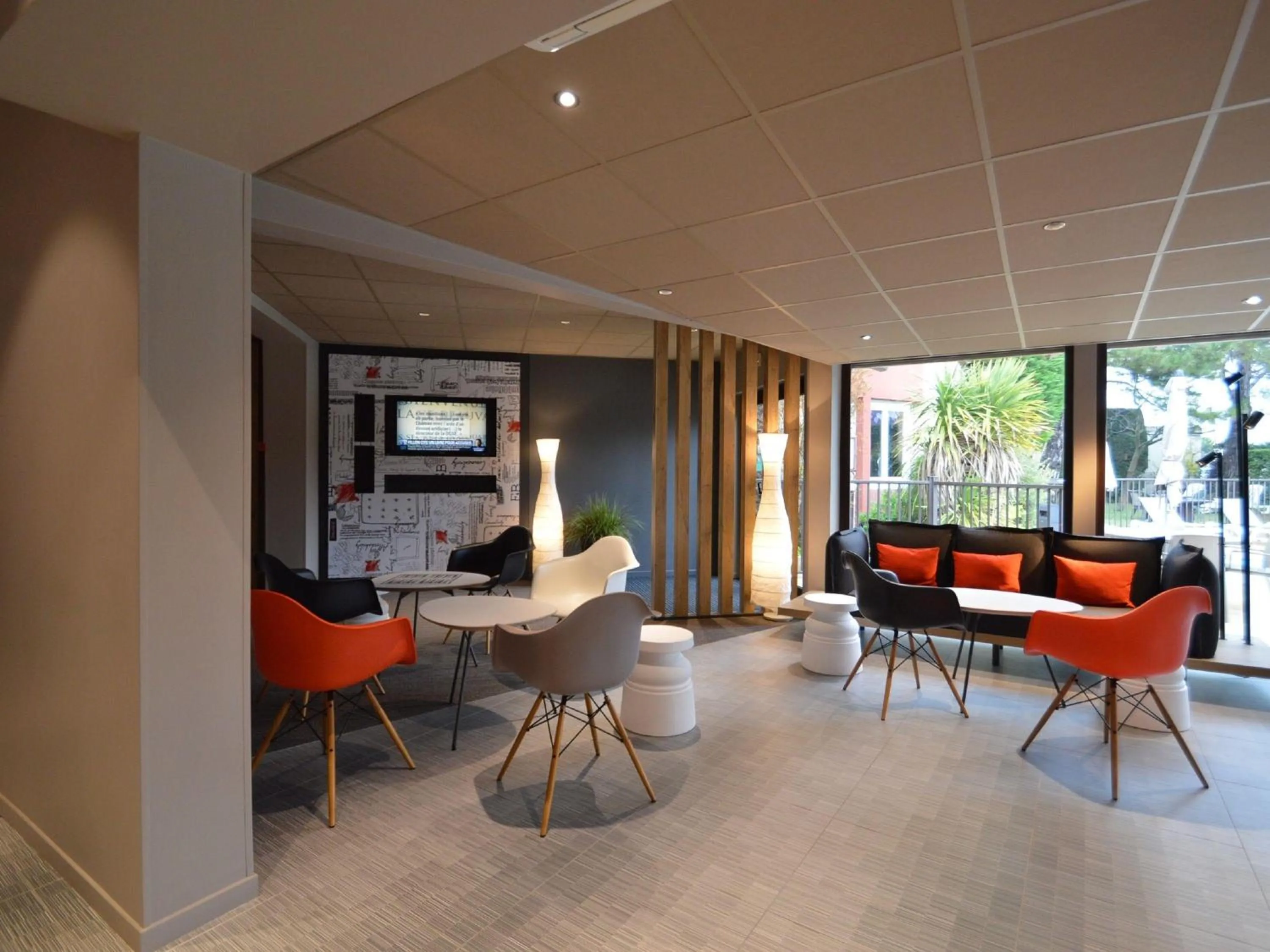 Lounge or bar in ibis Avignon Sud