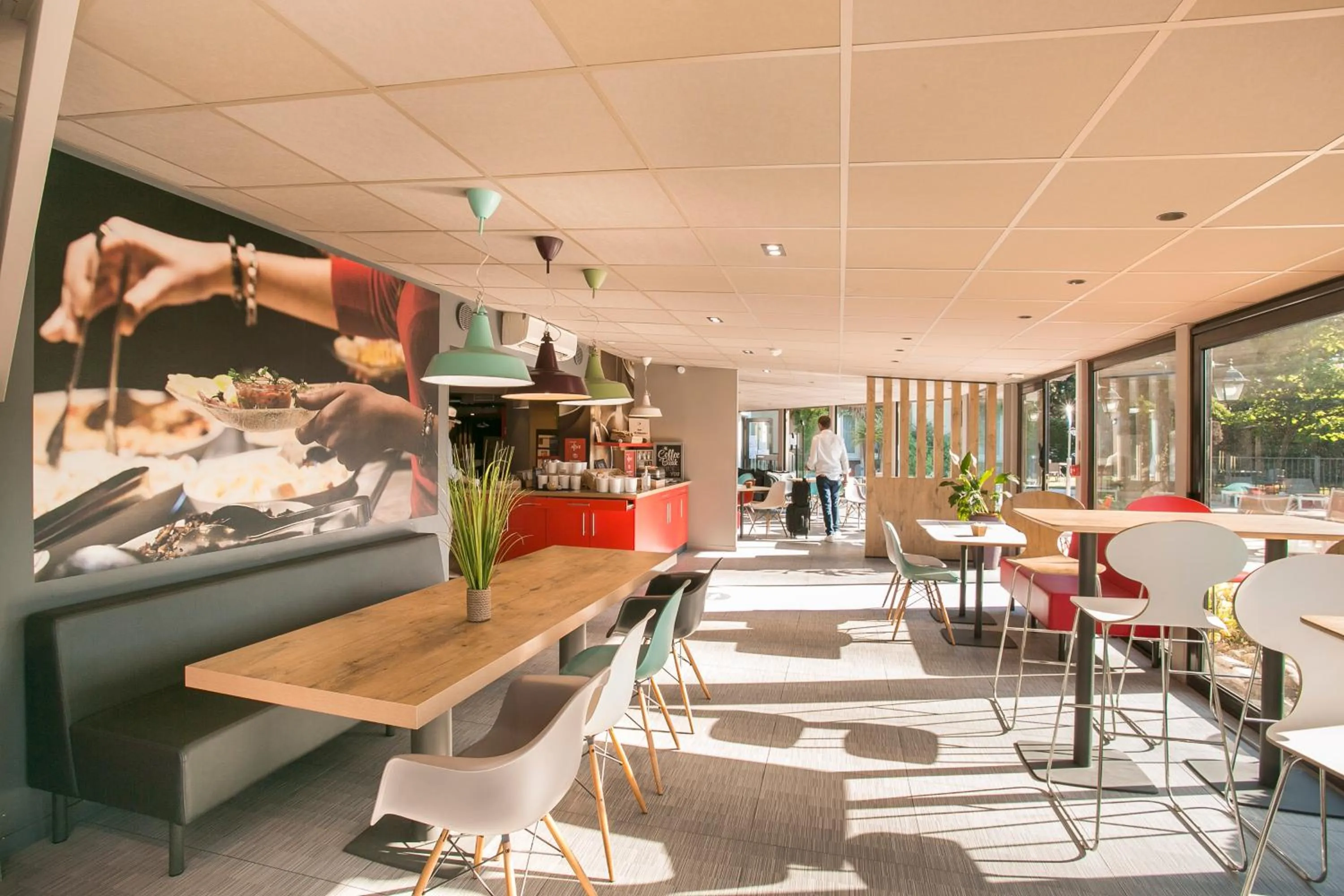 Restaurant/places to eat in ibis Avignon Sud