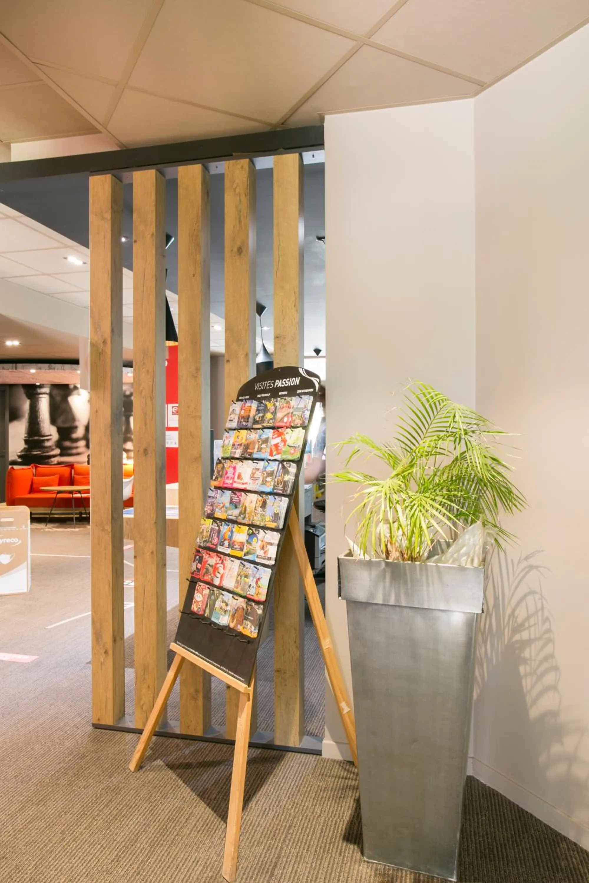 Lobby or reception in ibis Avignon Sud
