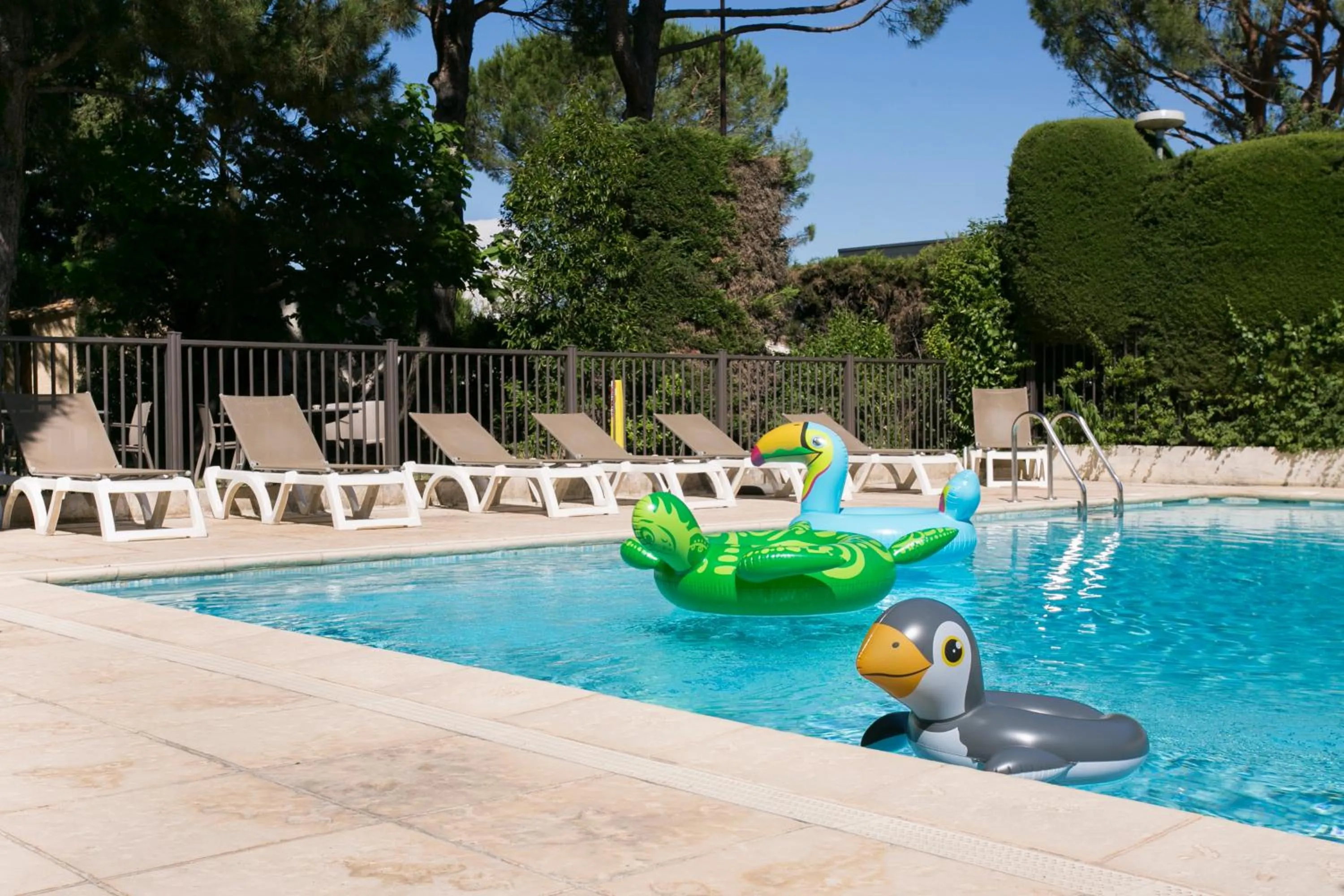Swimming pool in ibis Avignon Sud