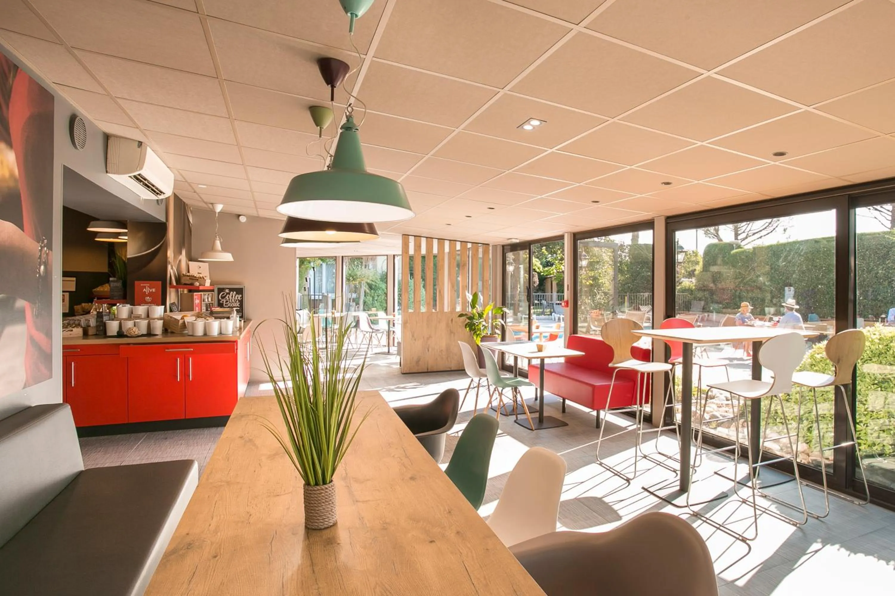 Restaurant/places to eat in ibis Avignon Sud