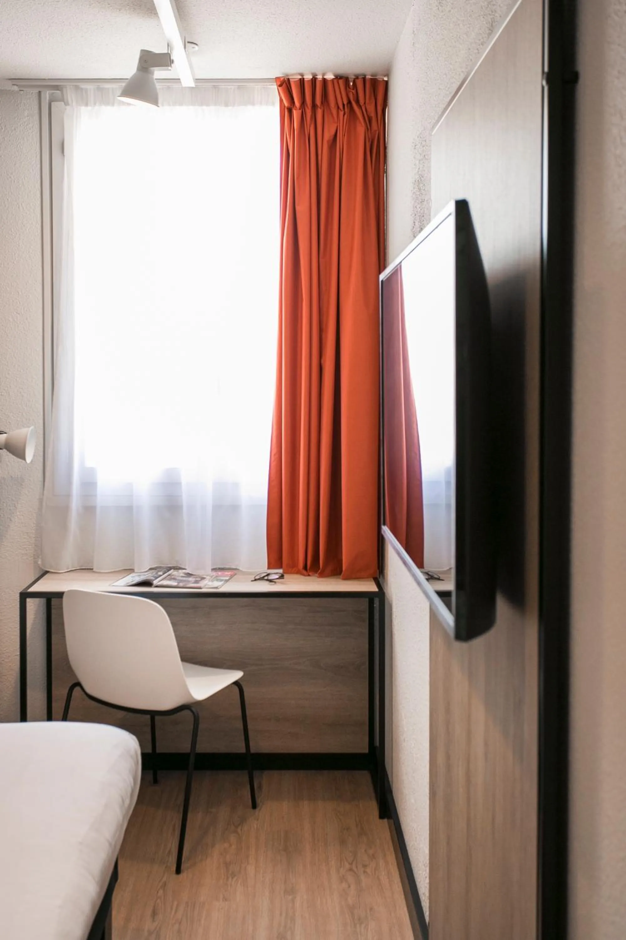 Bedroom in ibis Avignon Sud