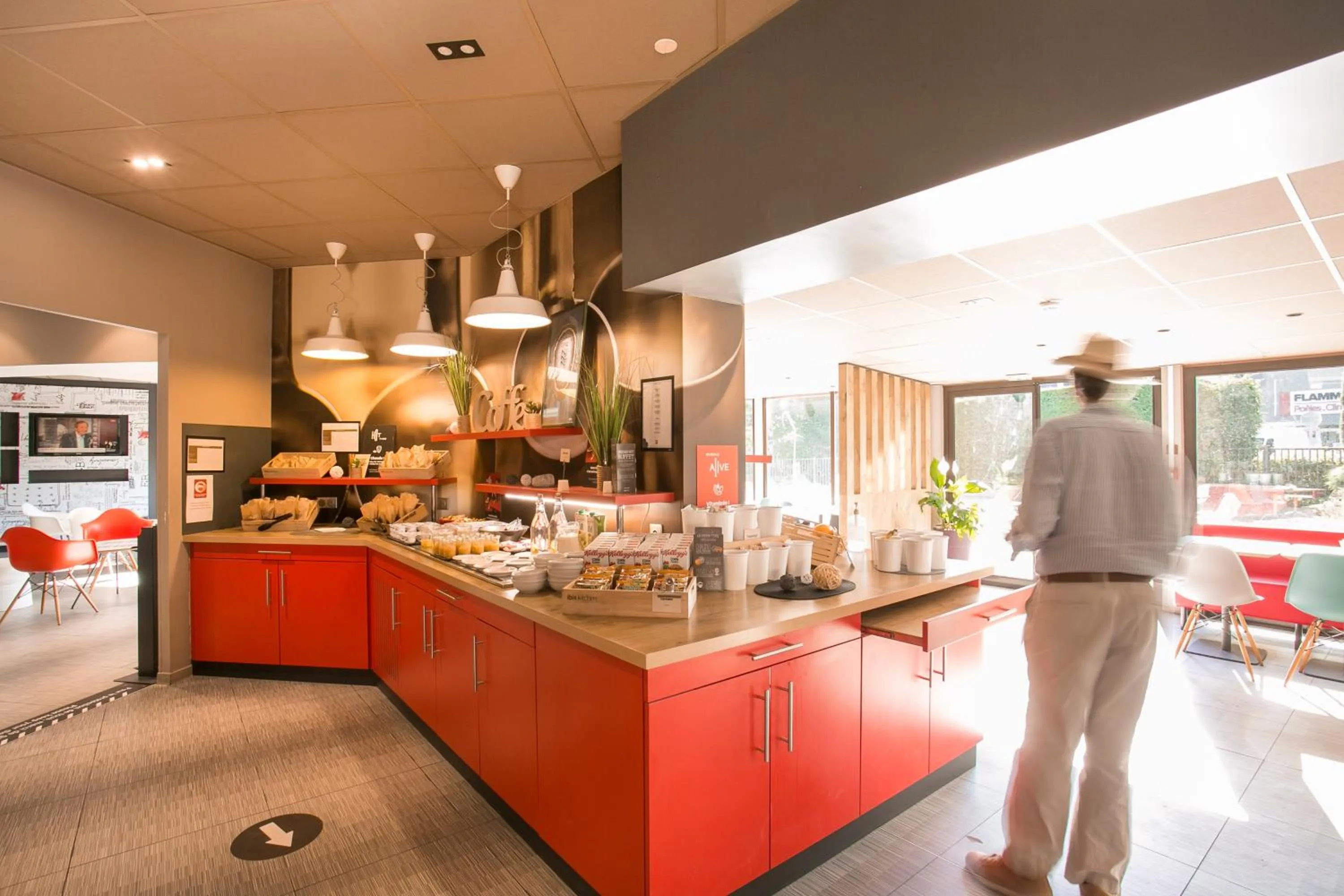 Buffet breakfast in ibis Avignon Sud