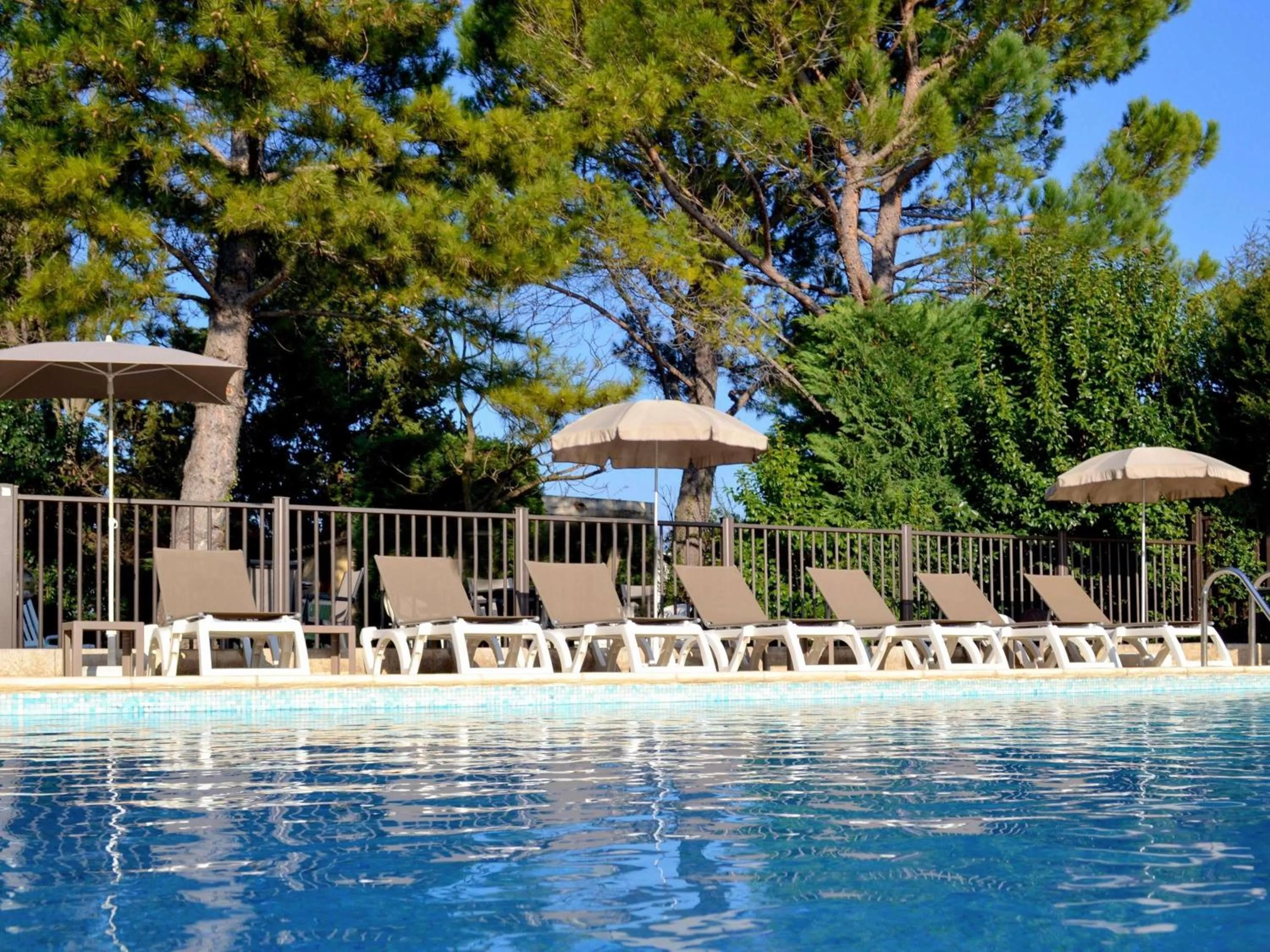 Property building in ibis Avignon Sud