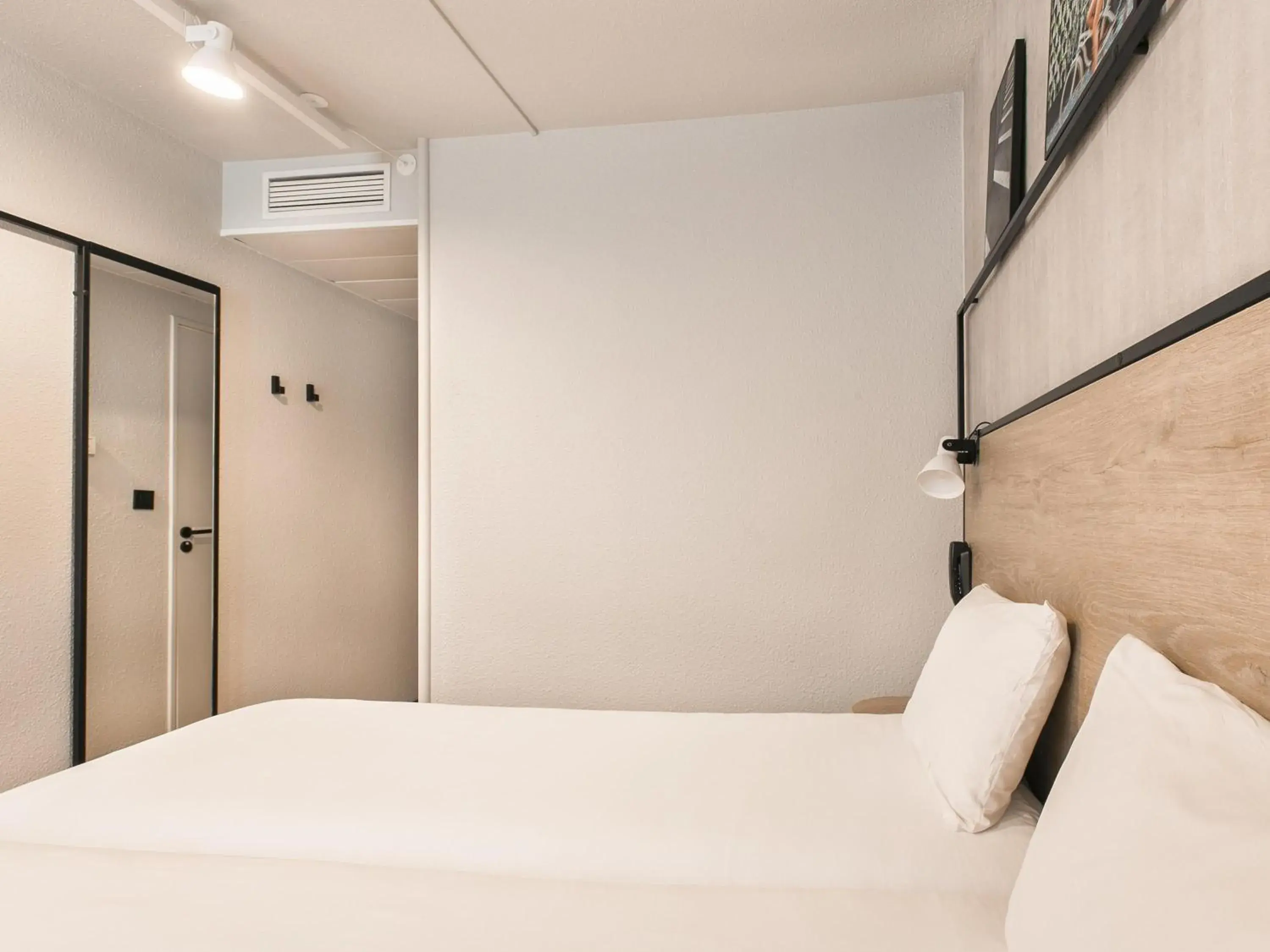 Bedroom, Bed in ibis Avignon Sud Bedroom, Bed in ibis Avignon Sud