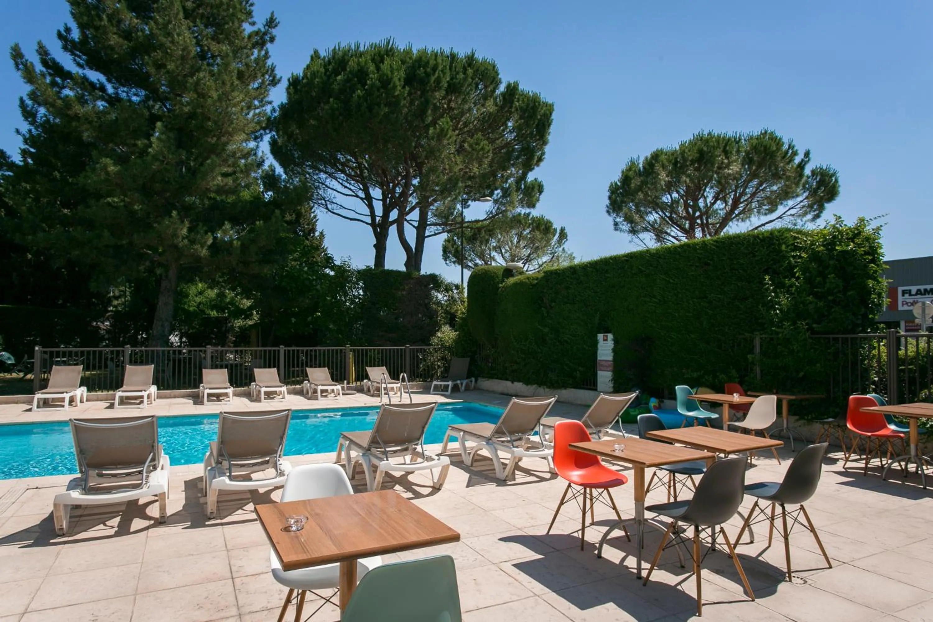 Patio in ibis Avignon Sud