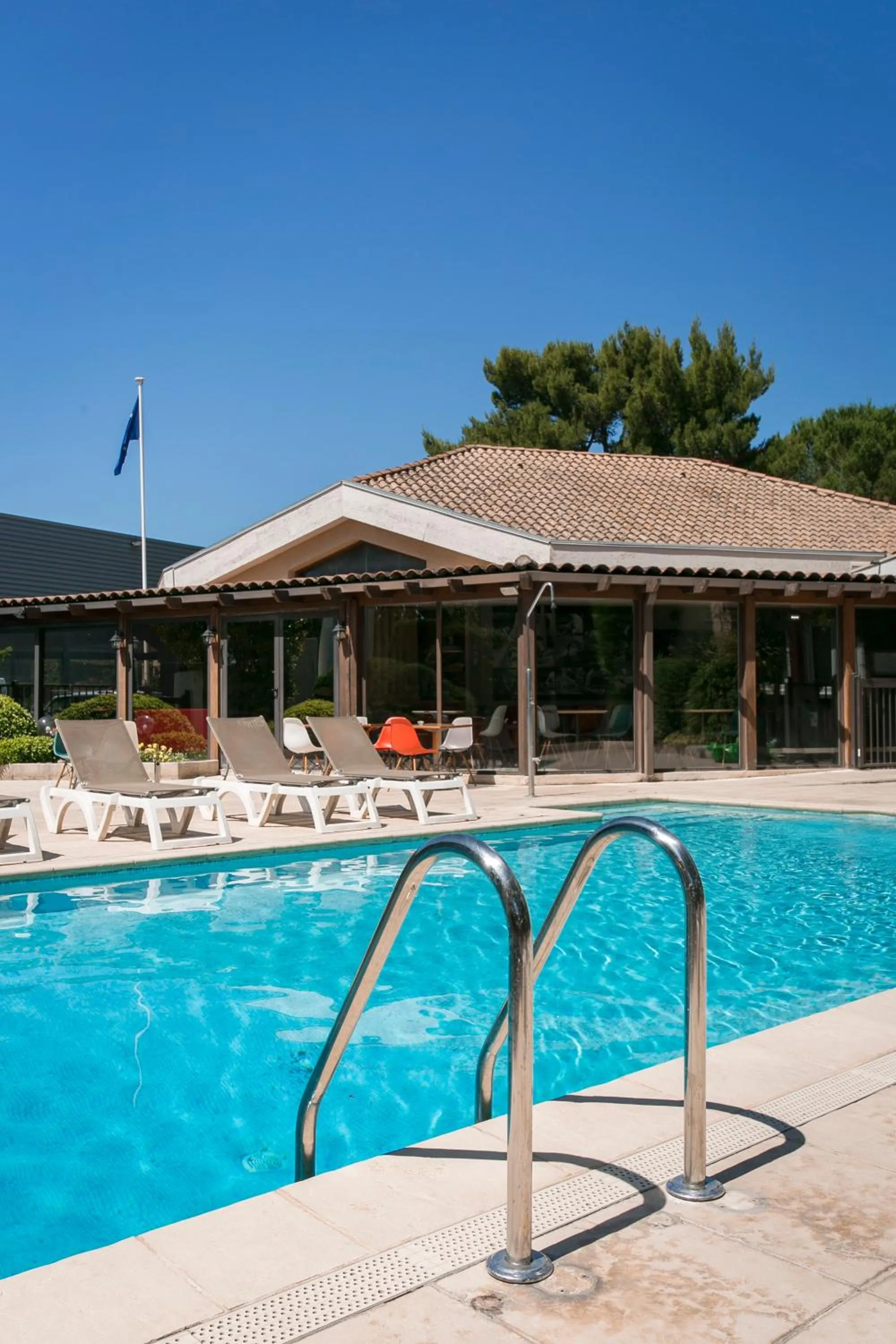 Swimming pool in ibis Avignon Sud