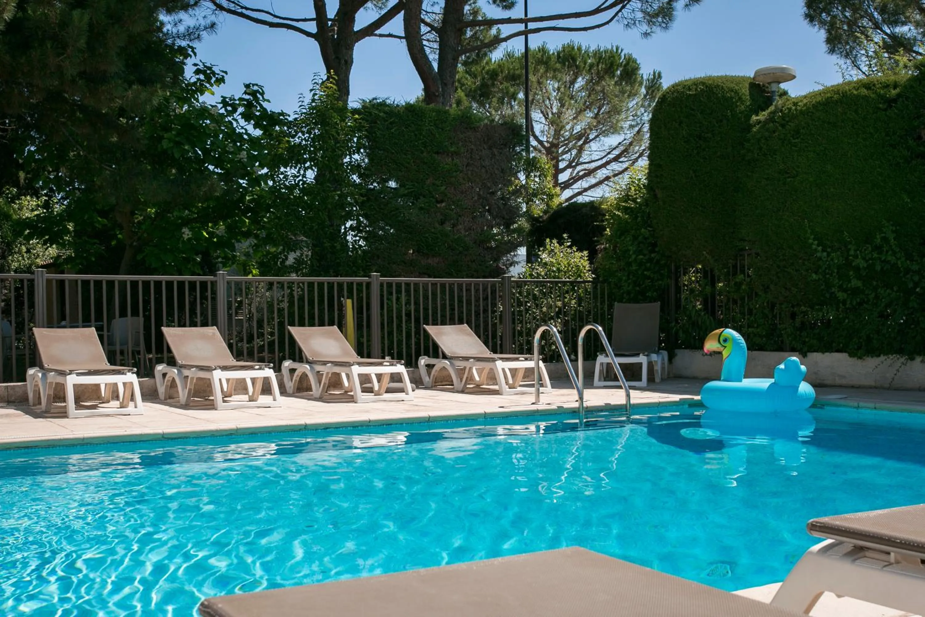 Swimming pool in ibis Avignon Sud