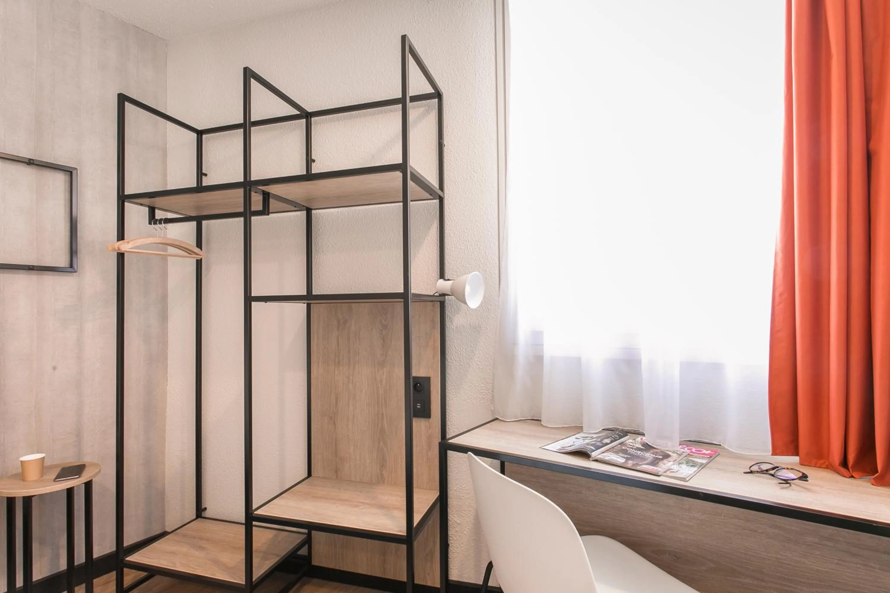 Bedroom in ibis Avignon Sud