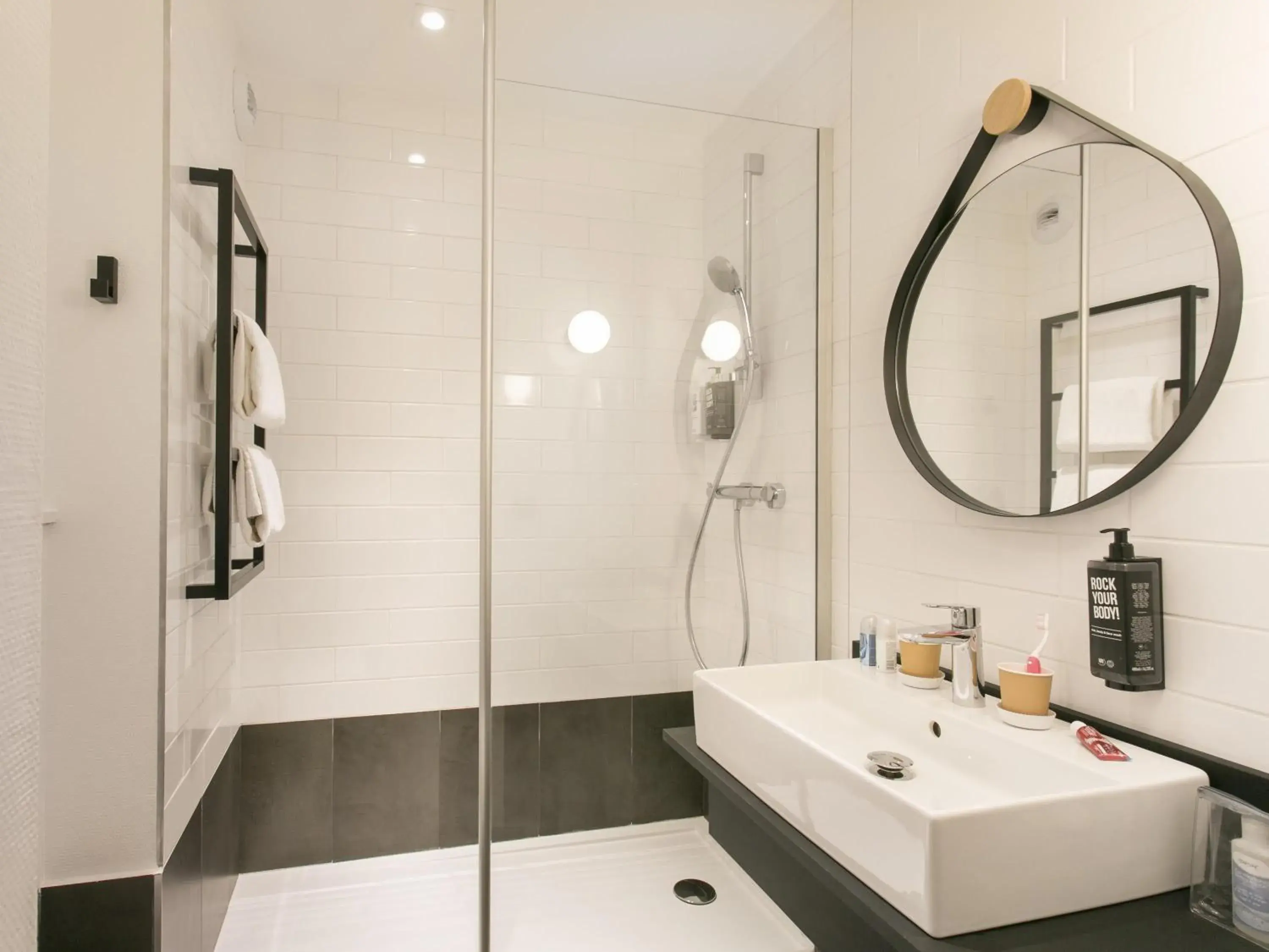 Bedroom in ibis Avignon Sud Bedroom in ibis Avignon Sud