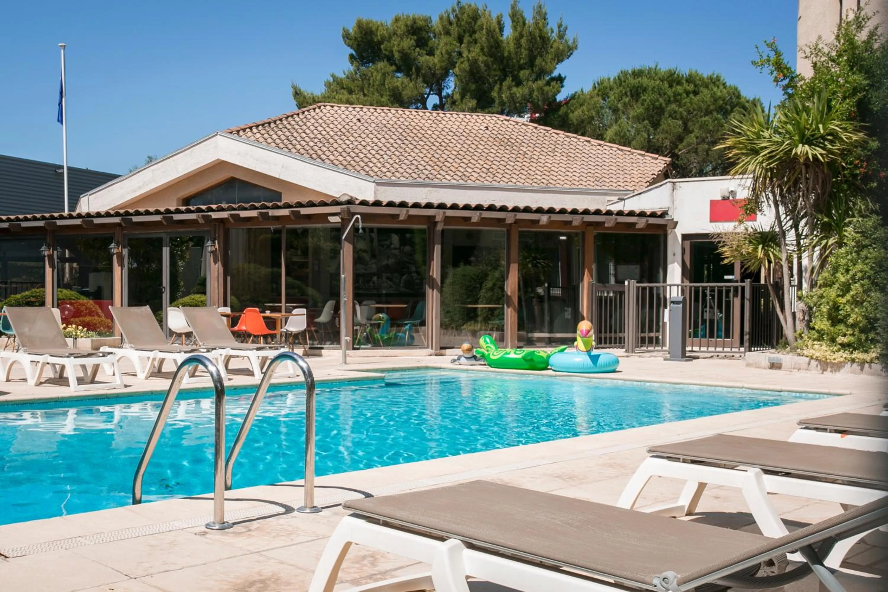 Swimming pool in ibis Avignon Sud