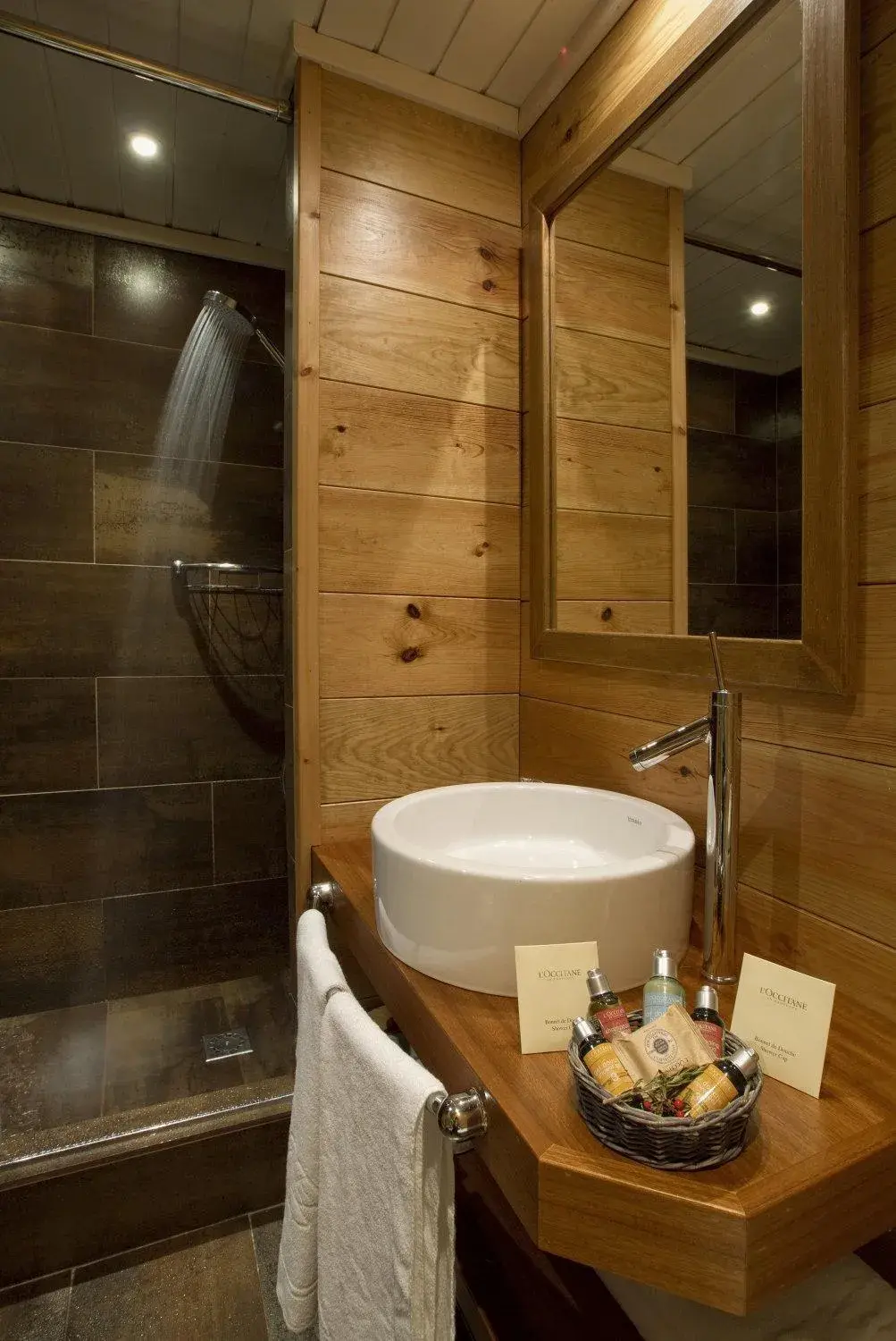 Triple Room in Hotel Val de Ruda Triple Room in Hotel Val de Ruda