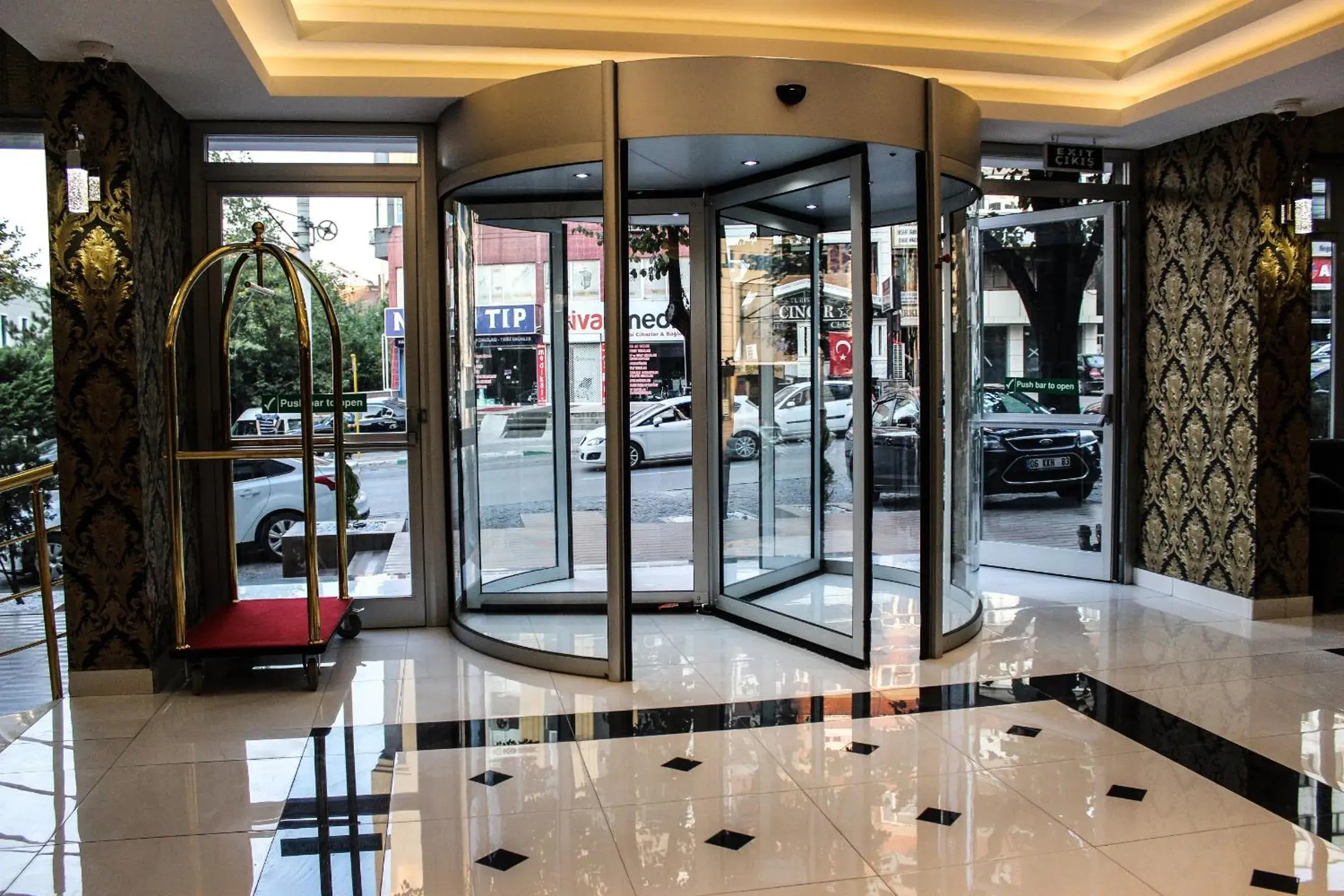 Facade/entrance in Grand Bursa Hotel Facade/entrance in Grand Bursa Hotel