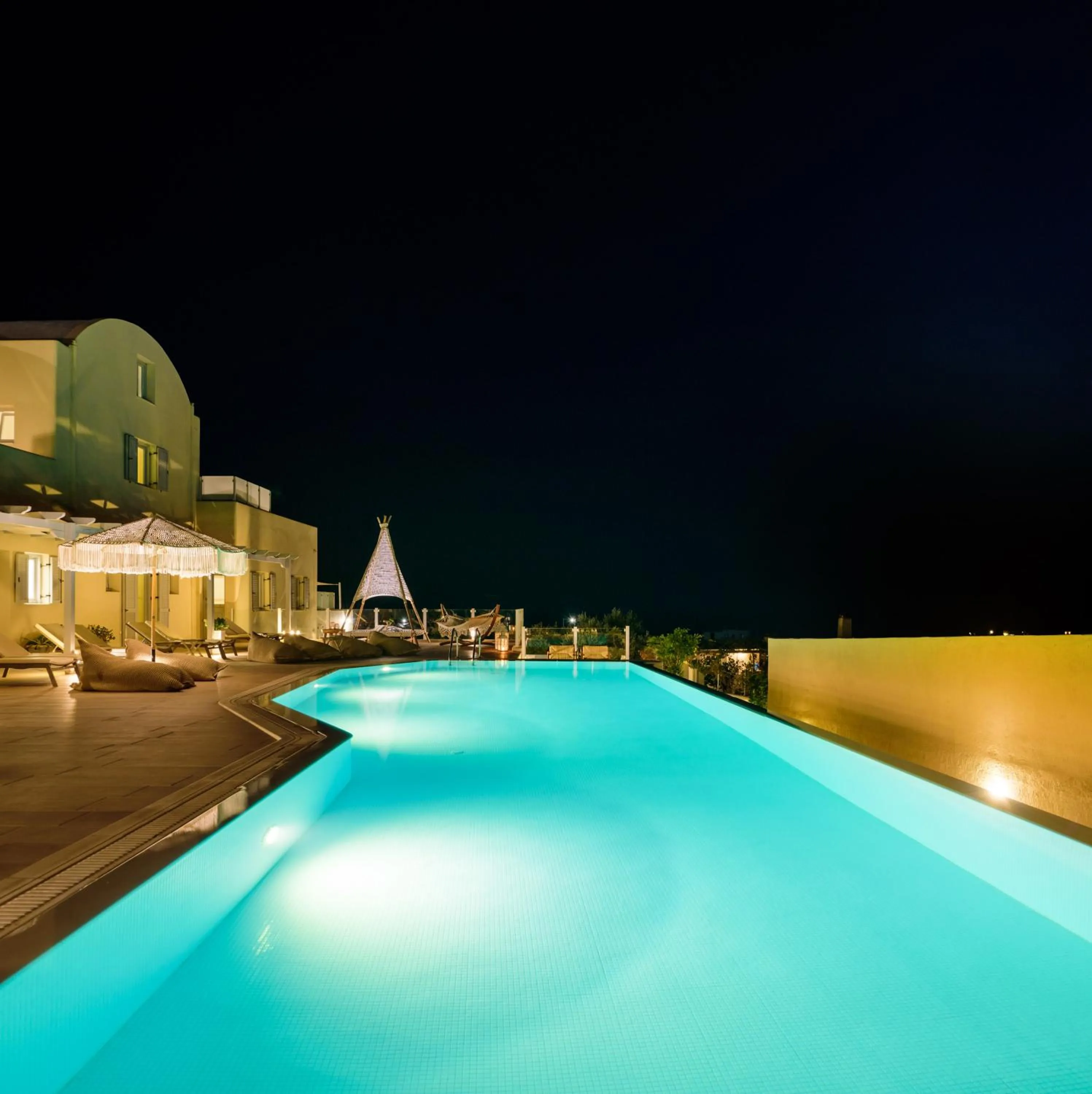 Swimming pool in Aliter Suites