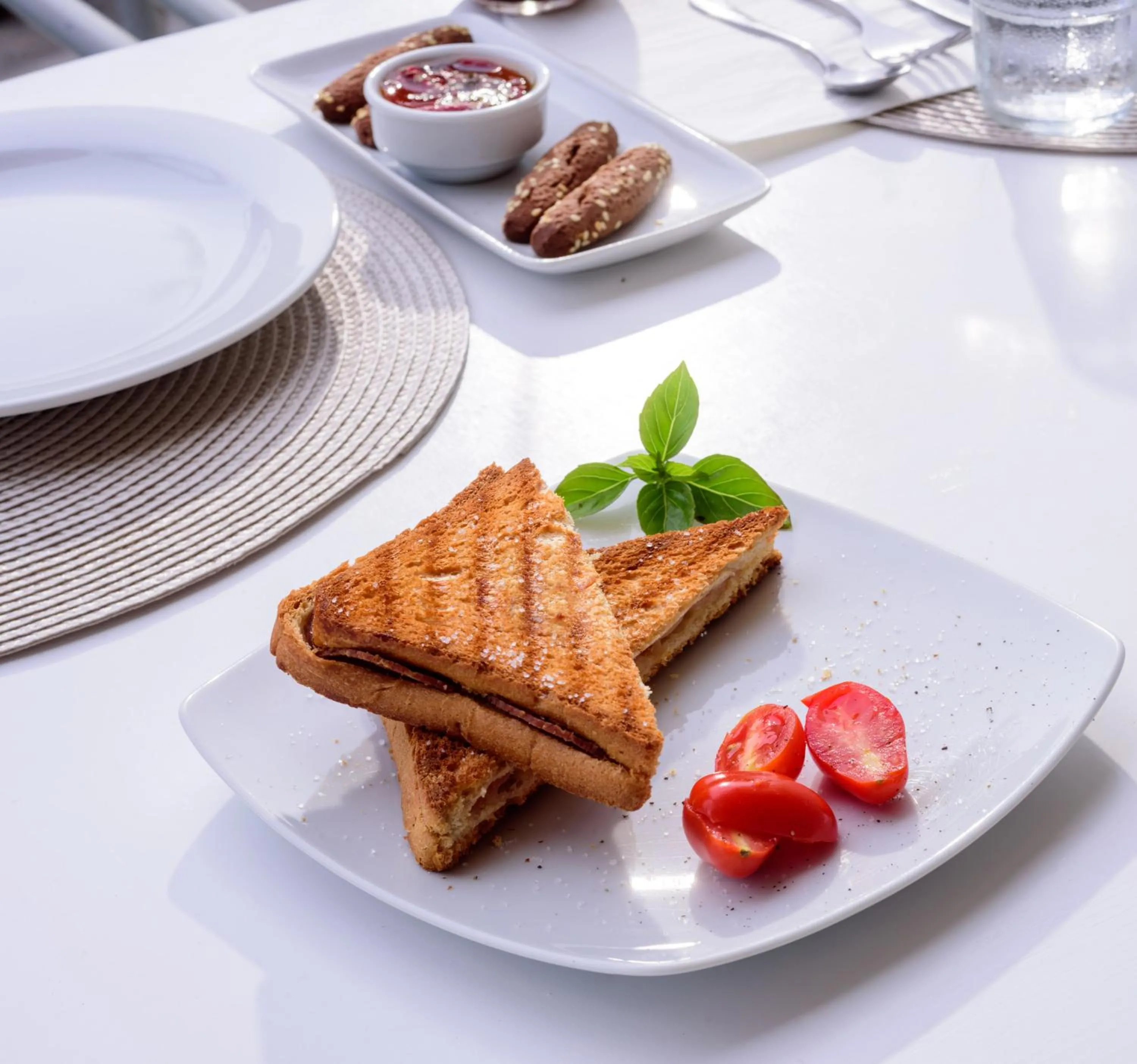 Breakfast in Aliter Suites