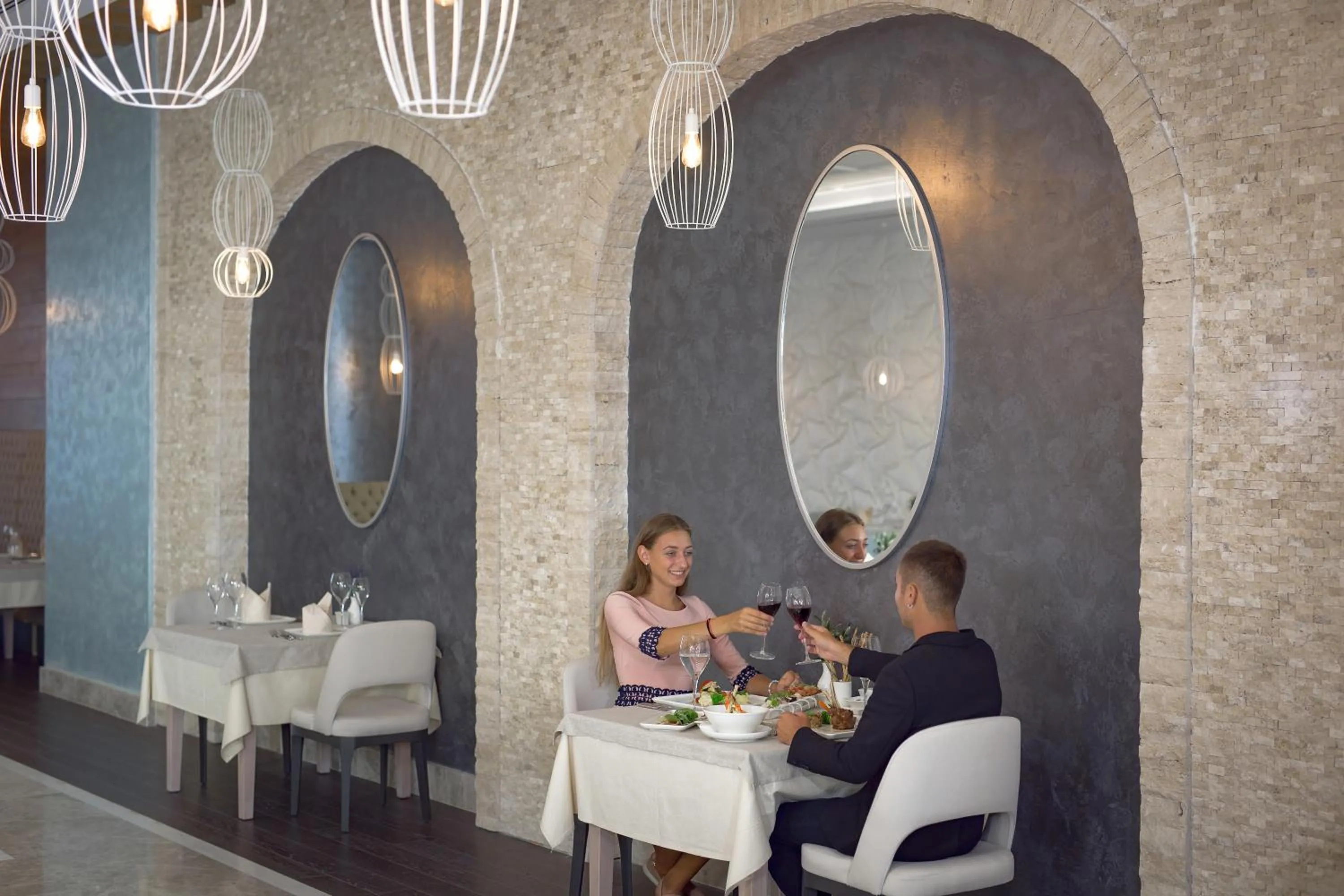 Restaurant/places to eat in Royal Seginus