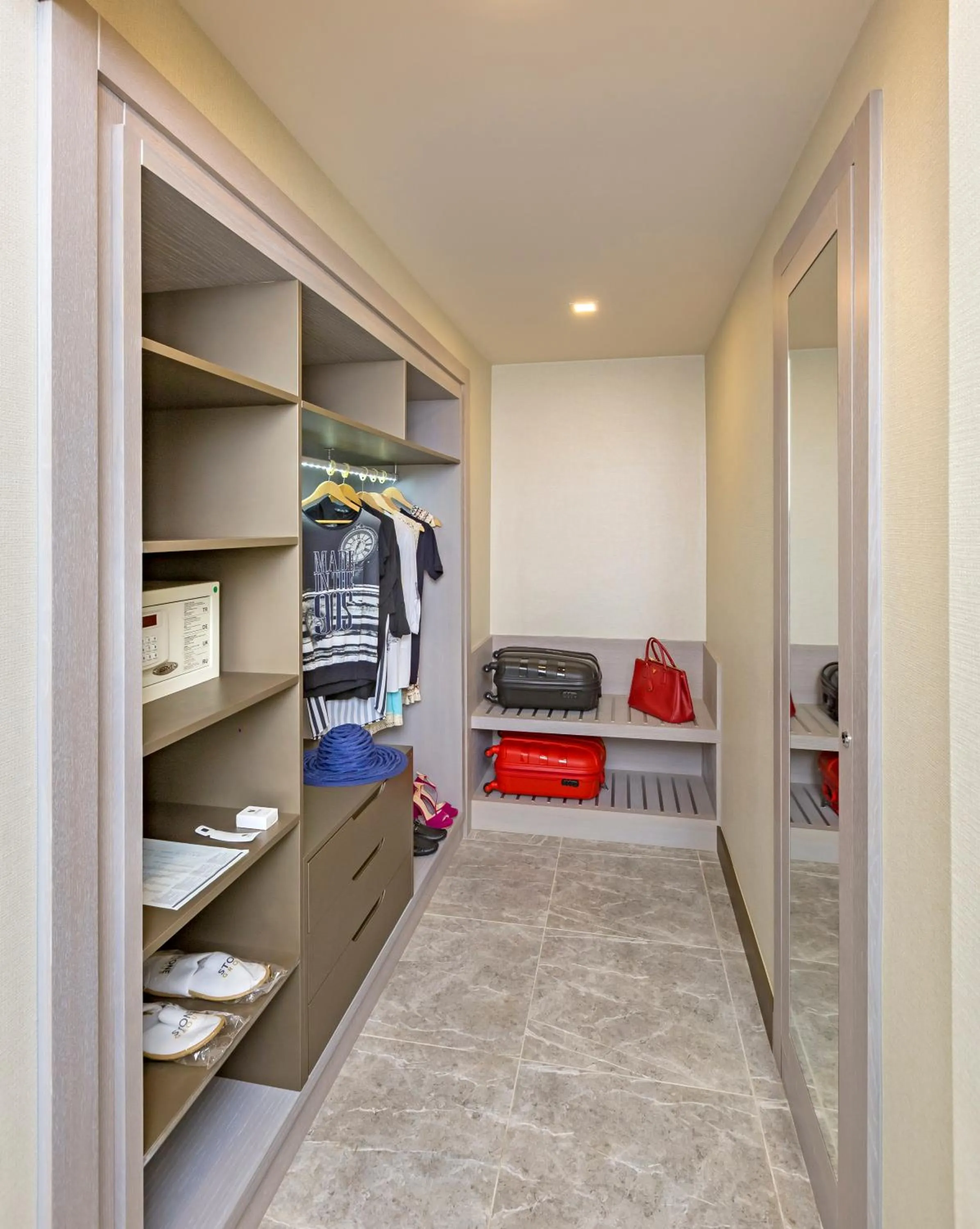 Area and facilities in Royal Seginus