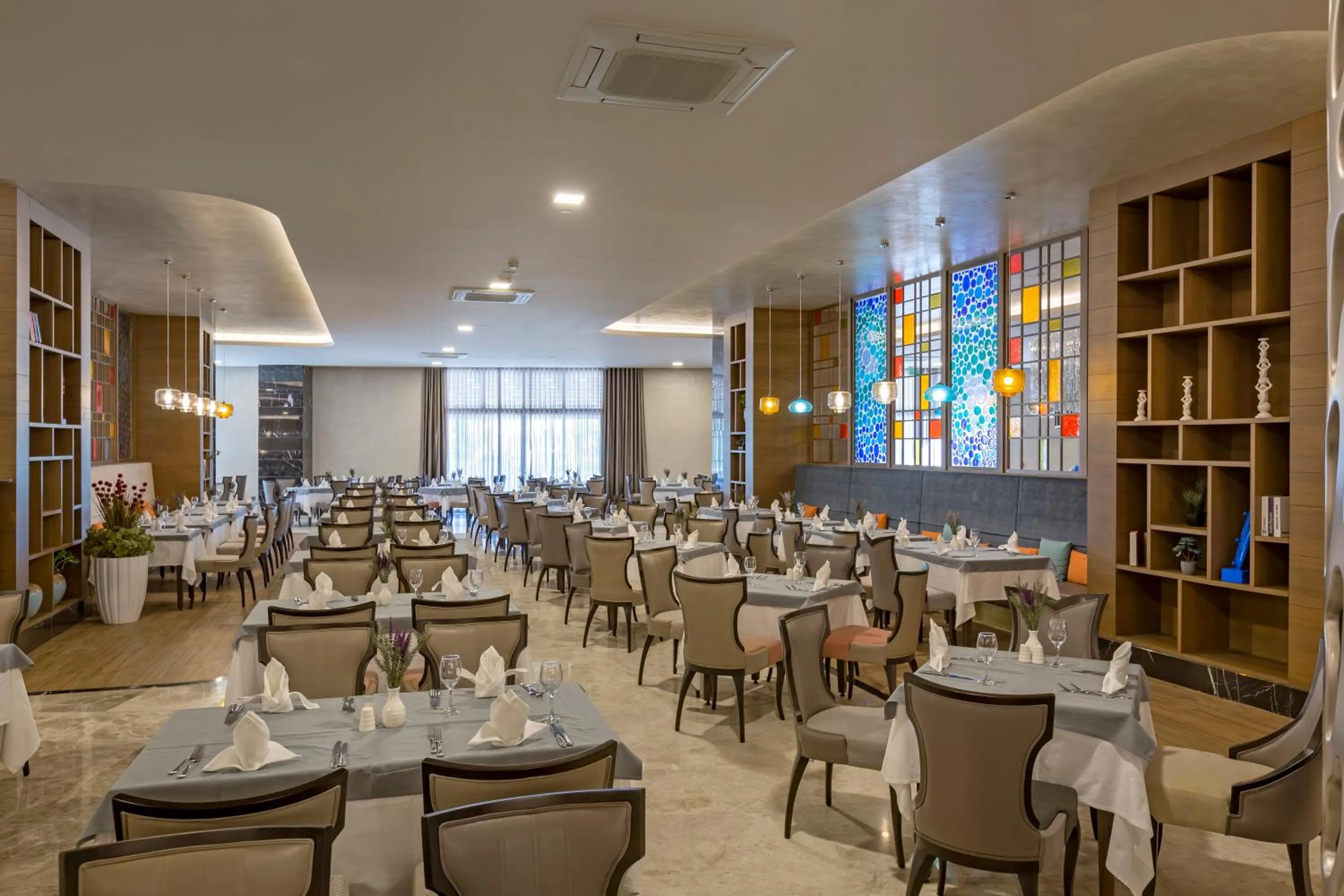 Restaurant/places to eat in Royal Seginus