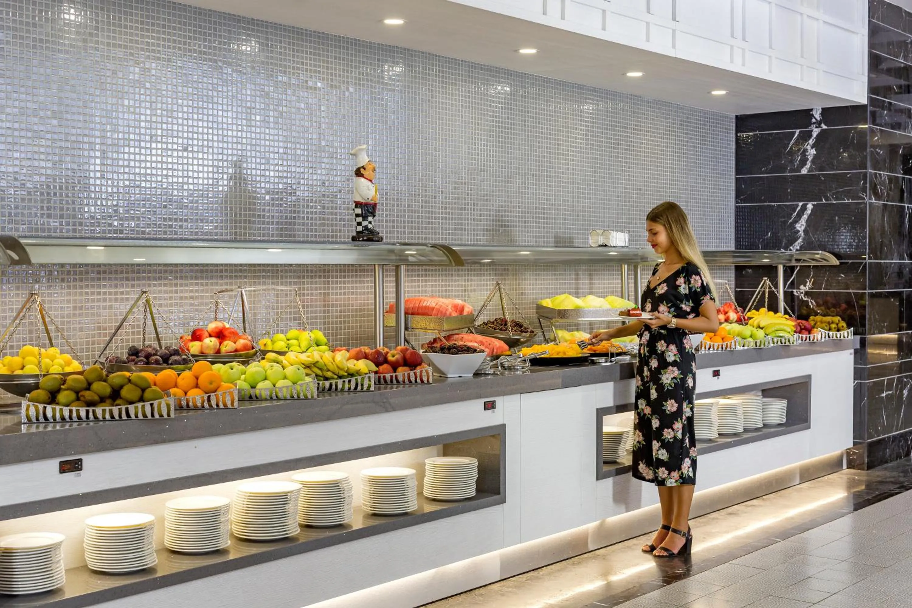 Buffet breakfast in Royal Seginus