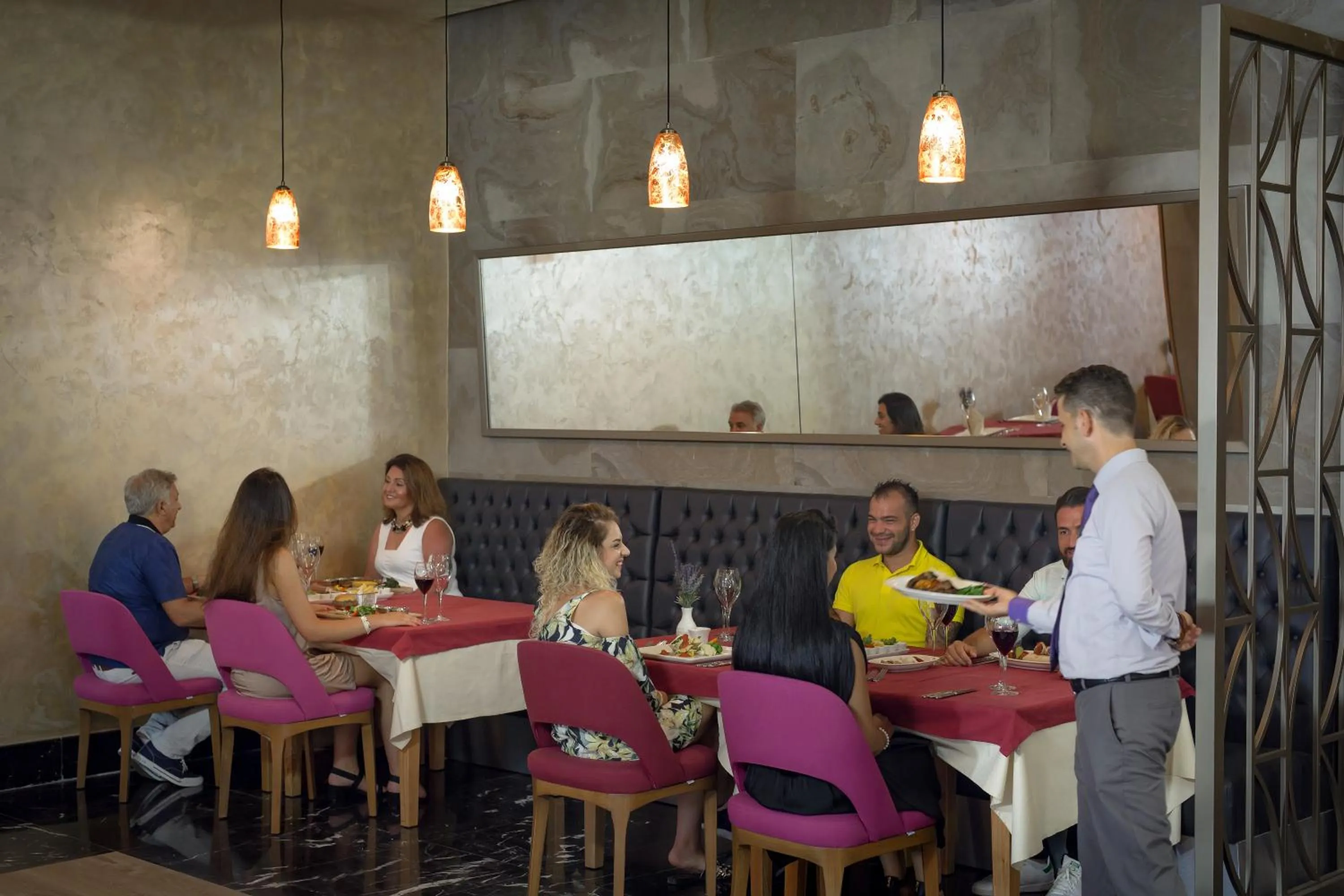 Restaurant/places to eat in Royal Seginus