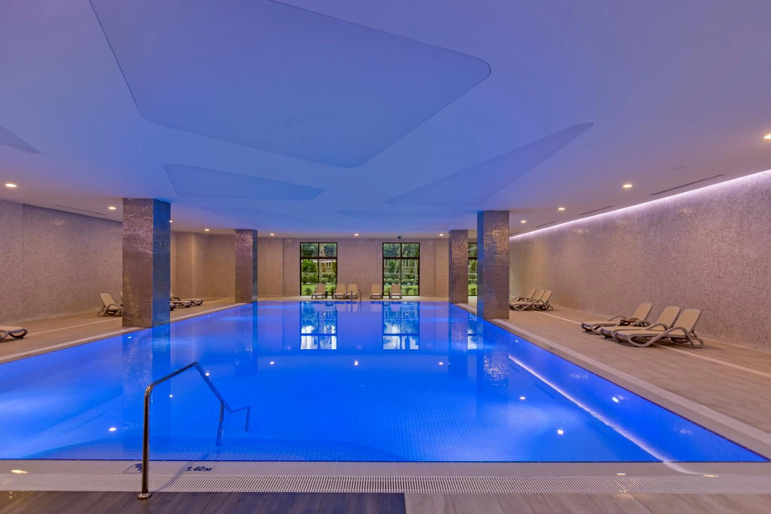 Swimming pool in Royal Seginus