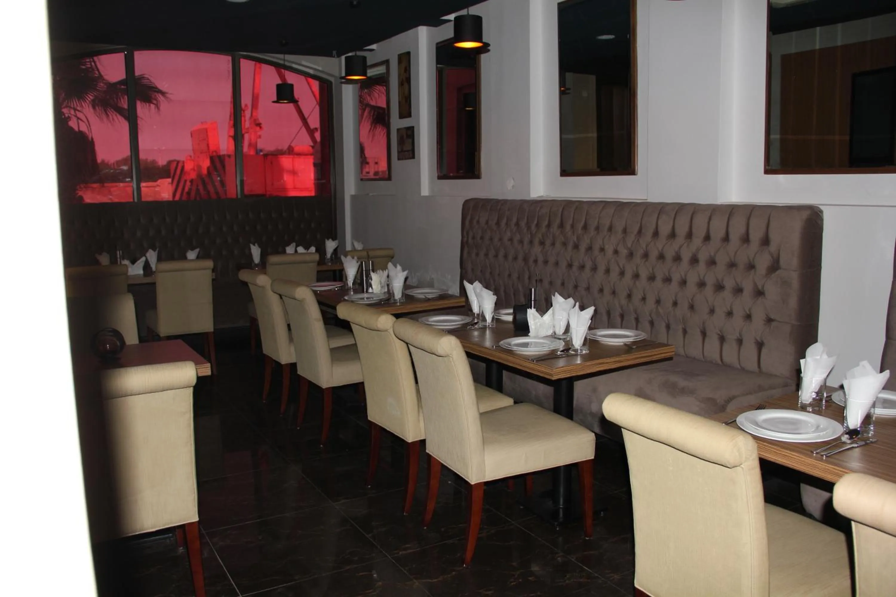 Restaurant/places to eat in Casablu Hotel