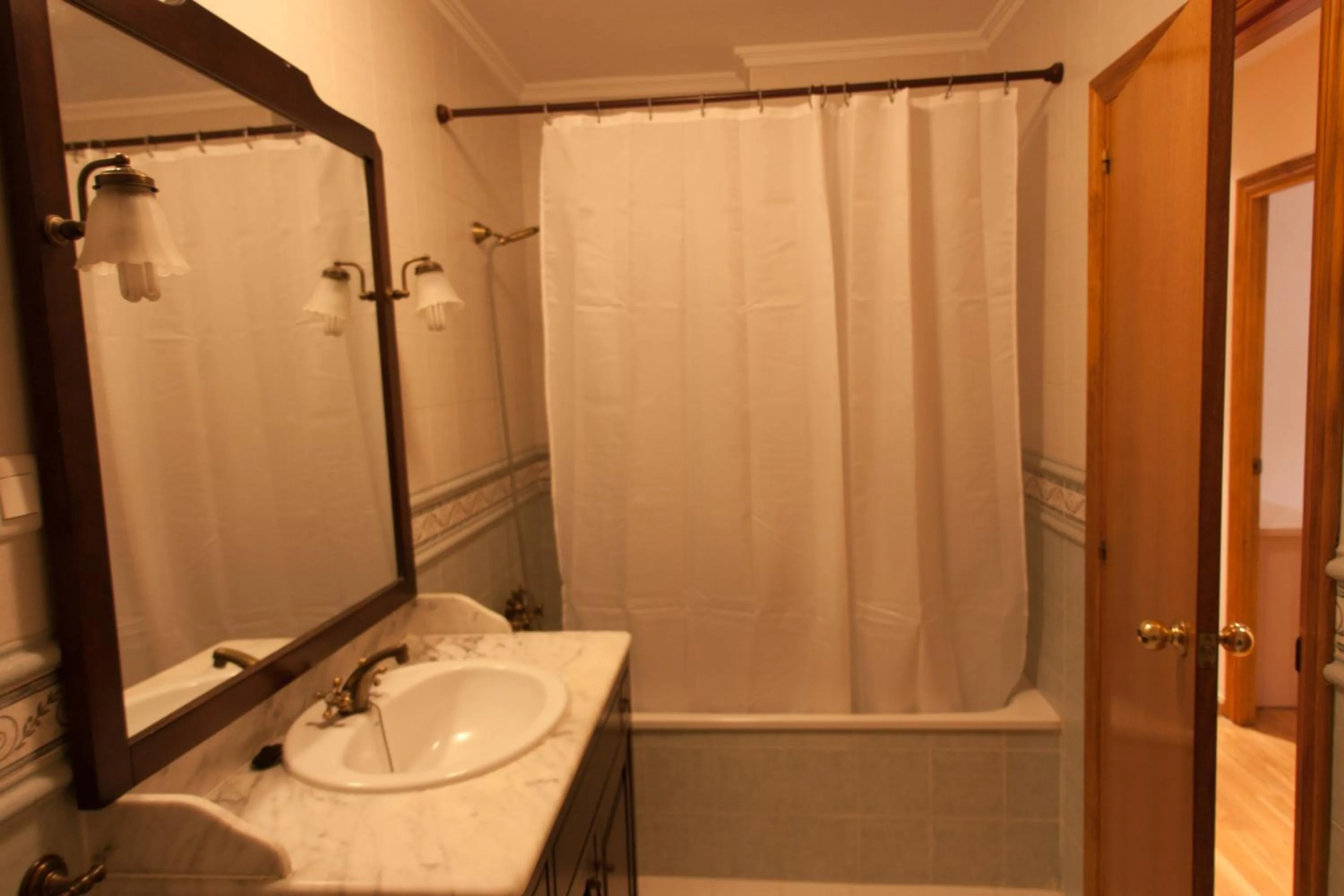 Bathroom in Apartamentos Río Guadalaviar