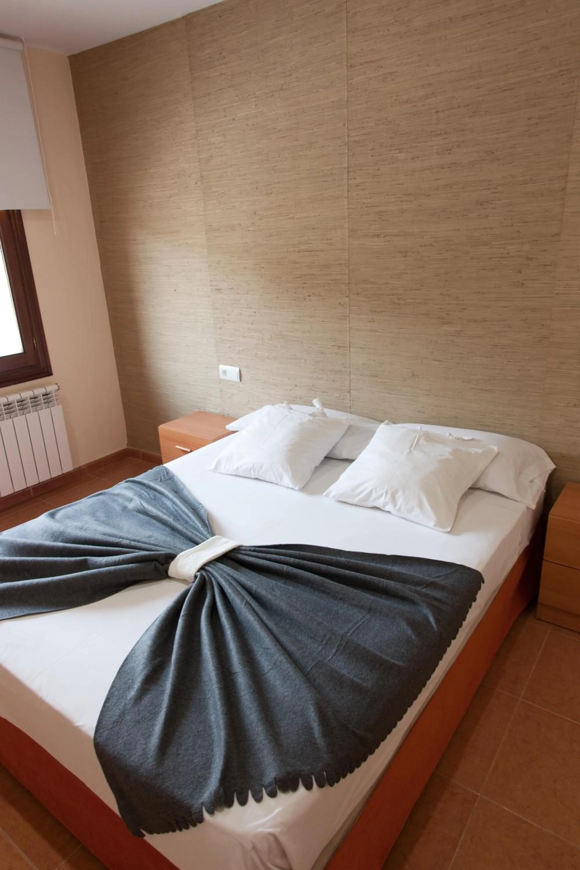 Bedroom, Bed in Apartamentos Río Guadalaviar