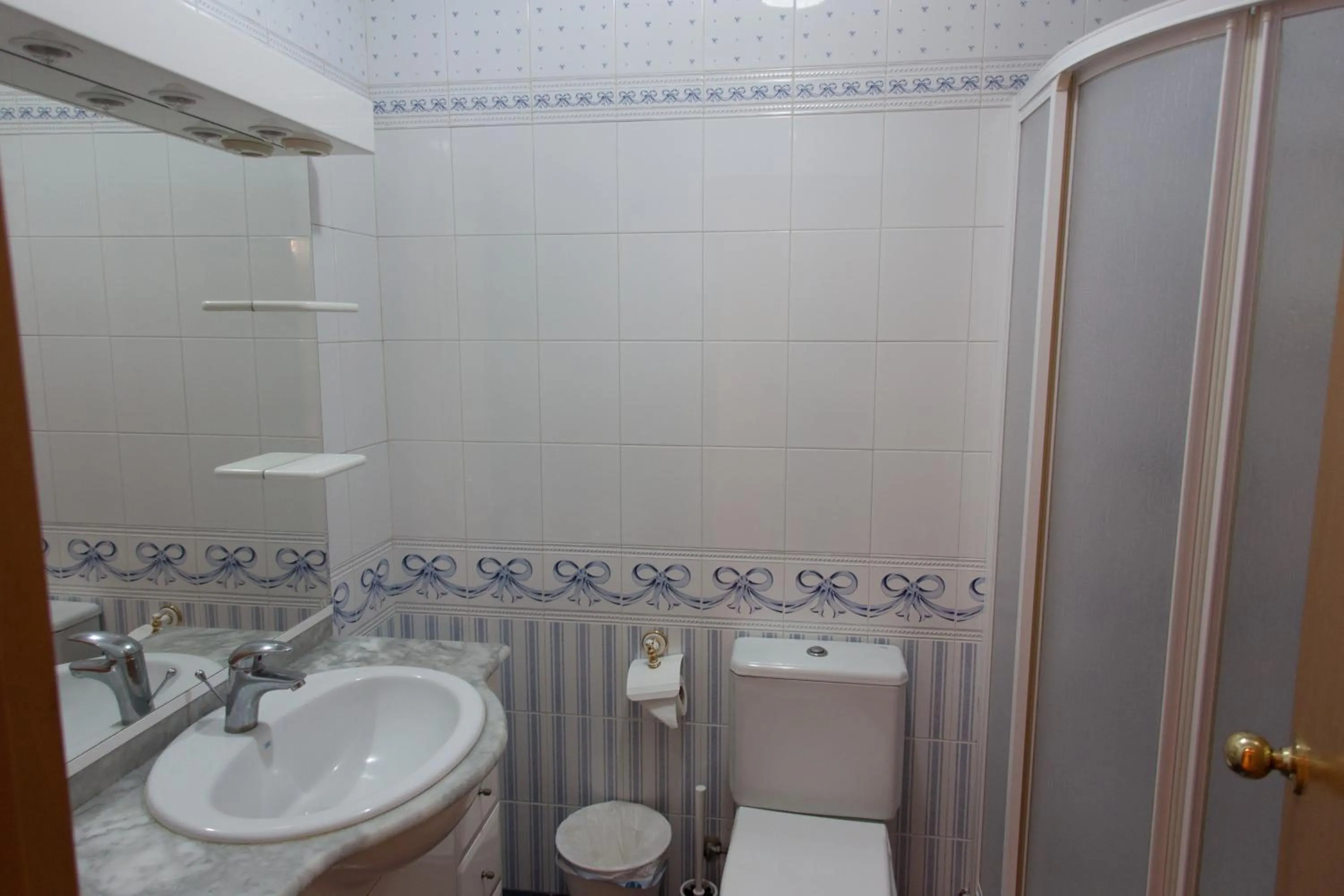 Bathroom in Apartamentos Río Guadalaviar